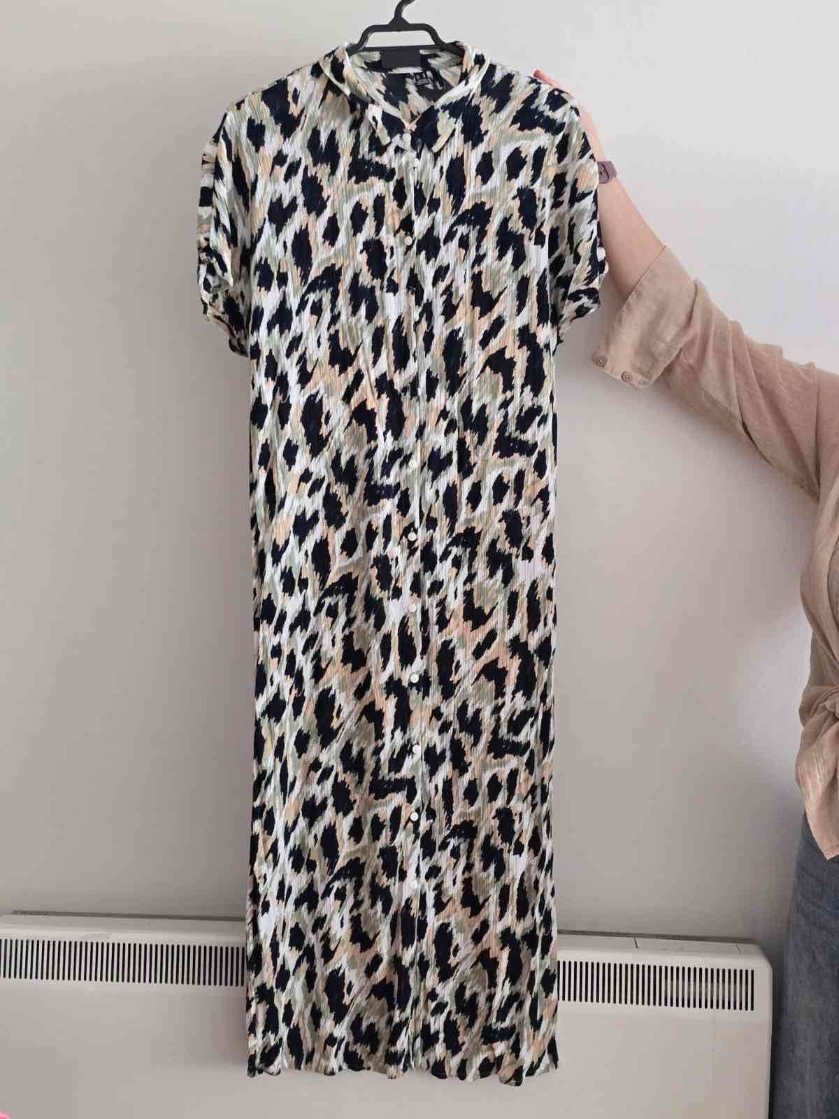Vestido estampado de botones