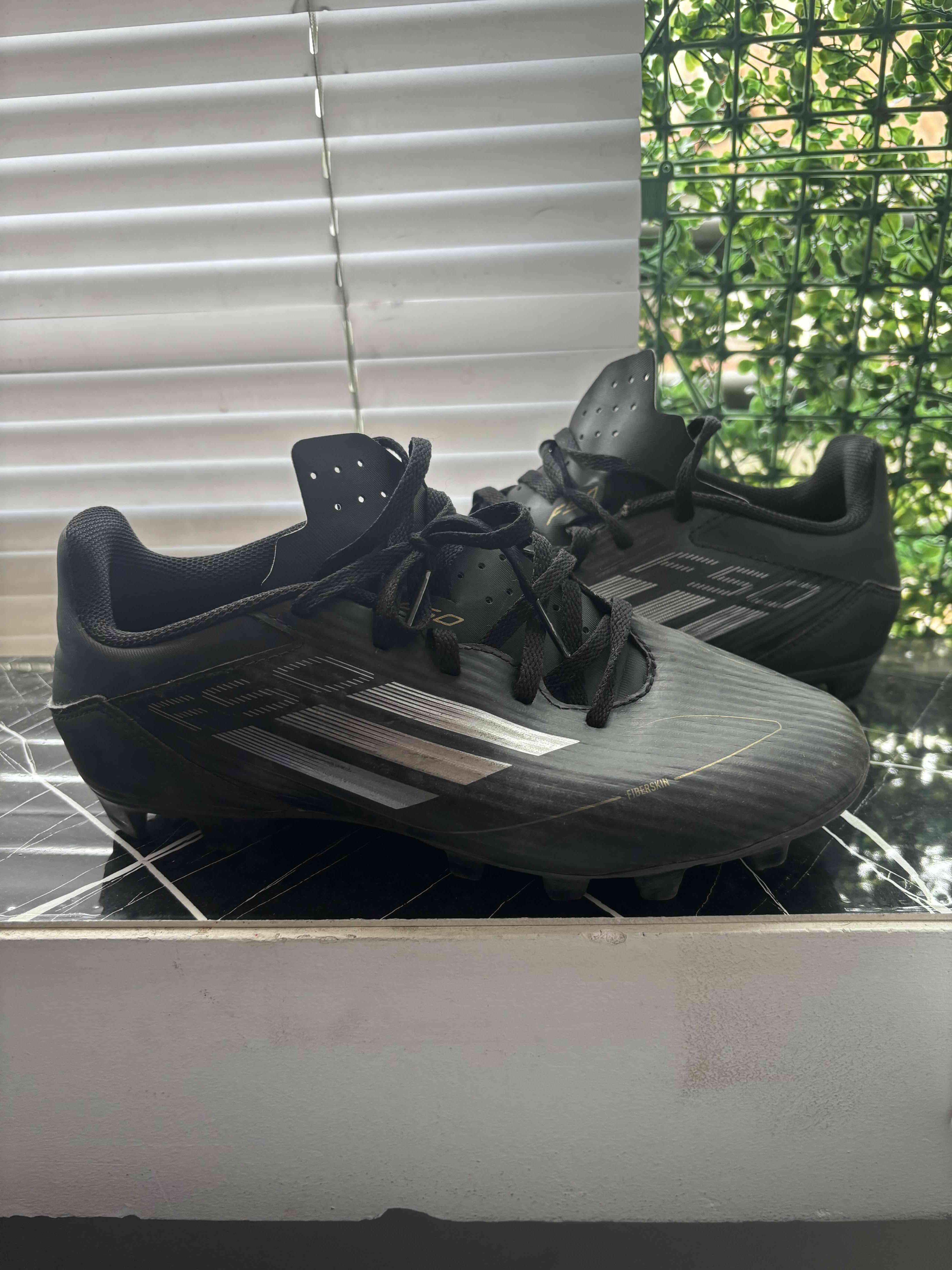 Zapatillas negras Adidas deportivas - miniatura 3
