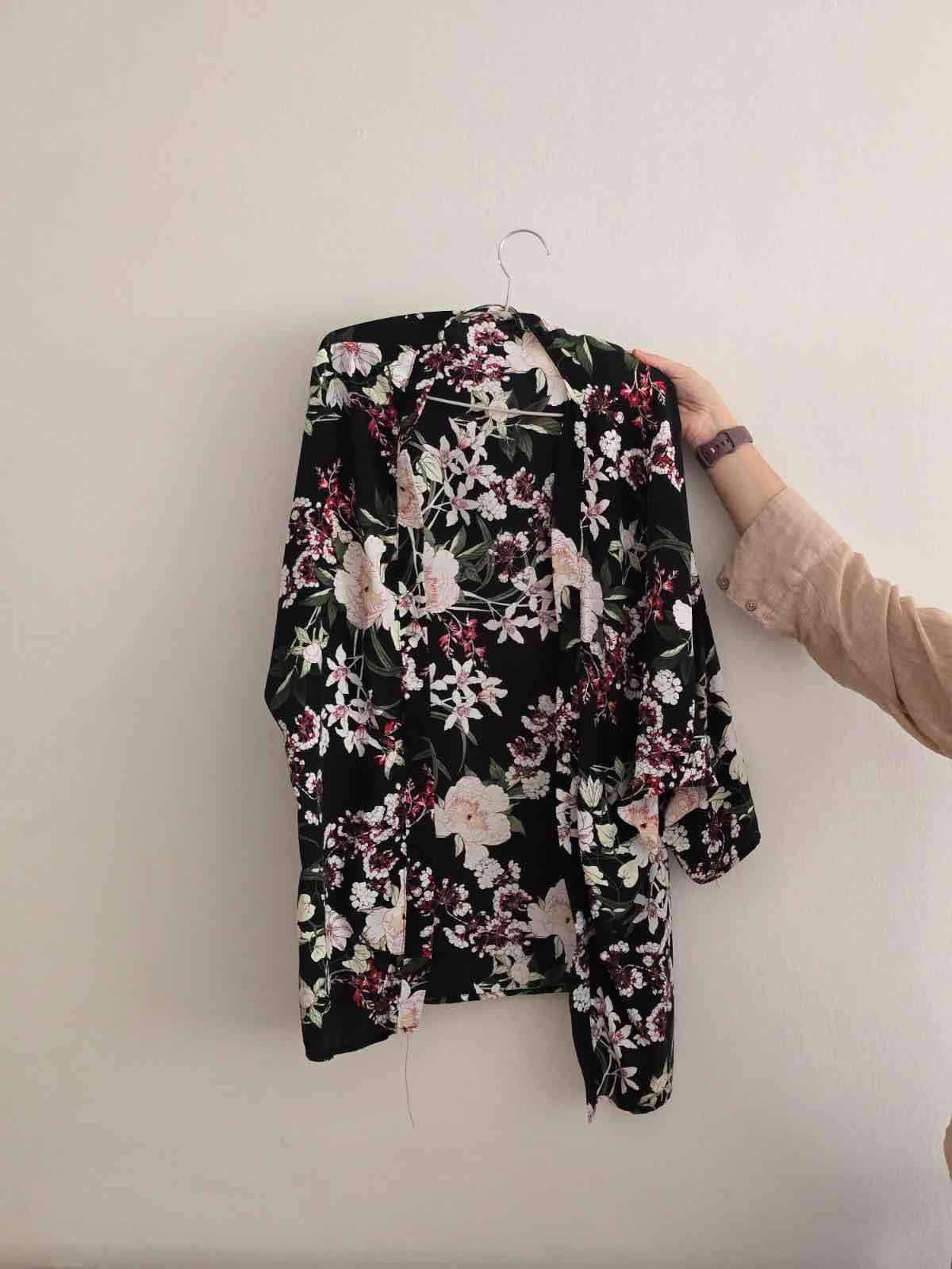 Kimono floral negro
