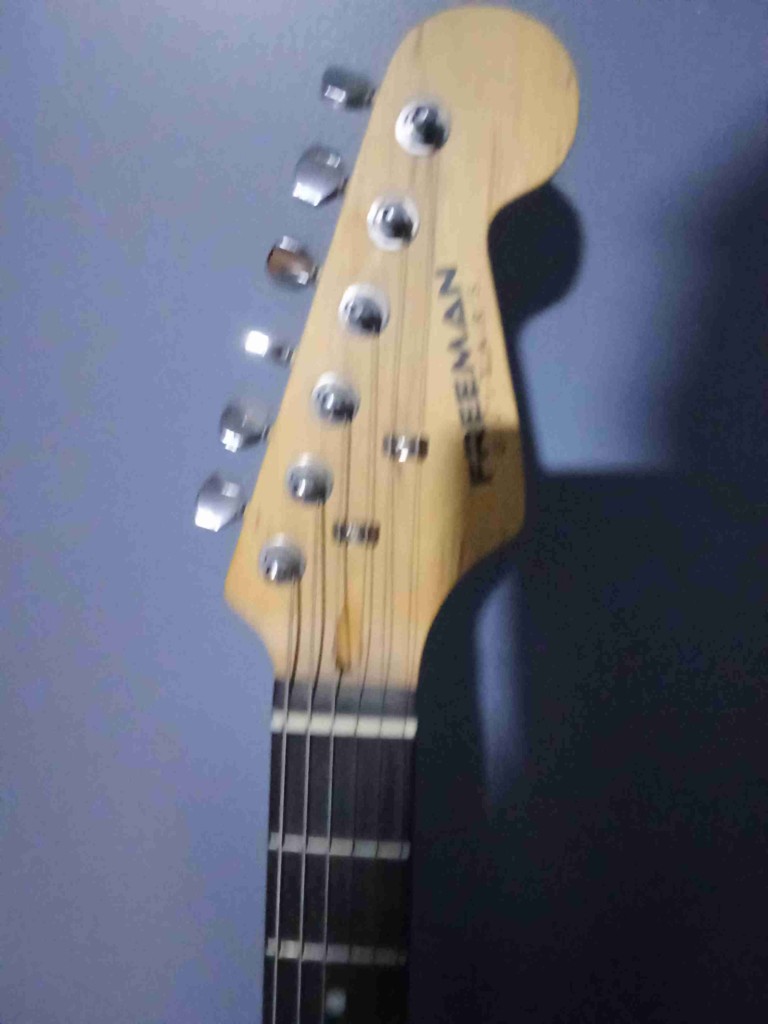 Guitarra eléctrica negra freeman - miniatura 3