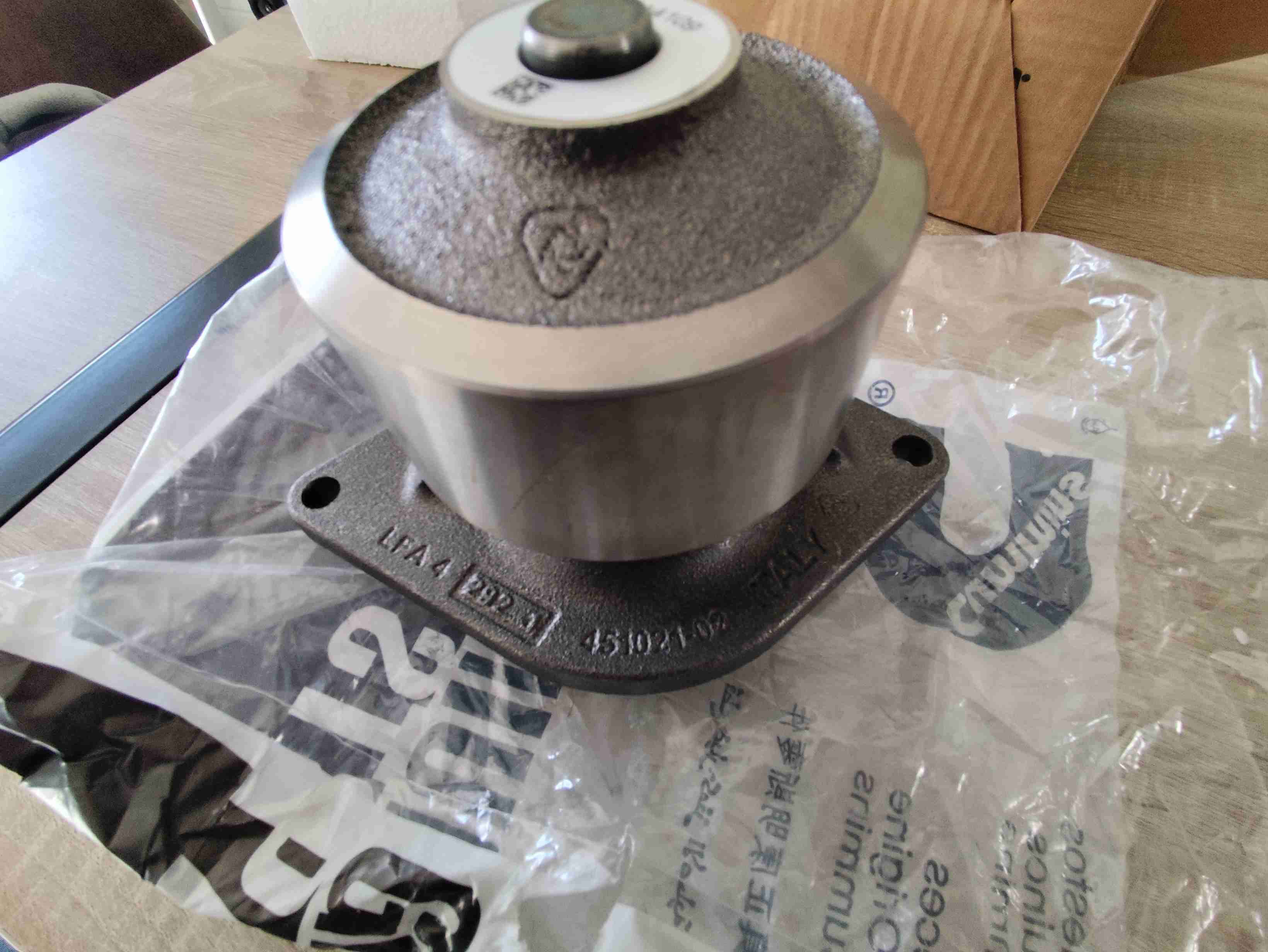 Bomba de agua 6bt genuina Cummins en caja - miniatura 3