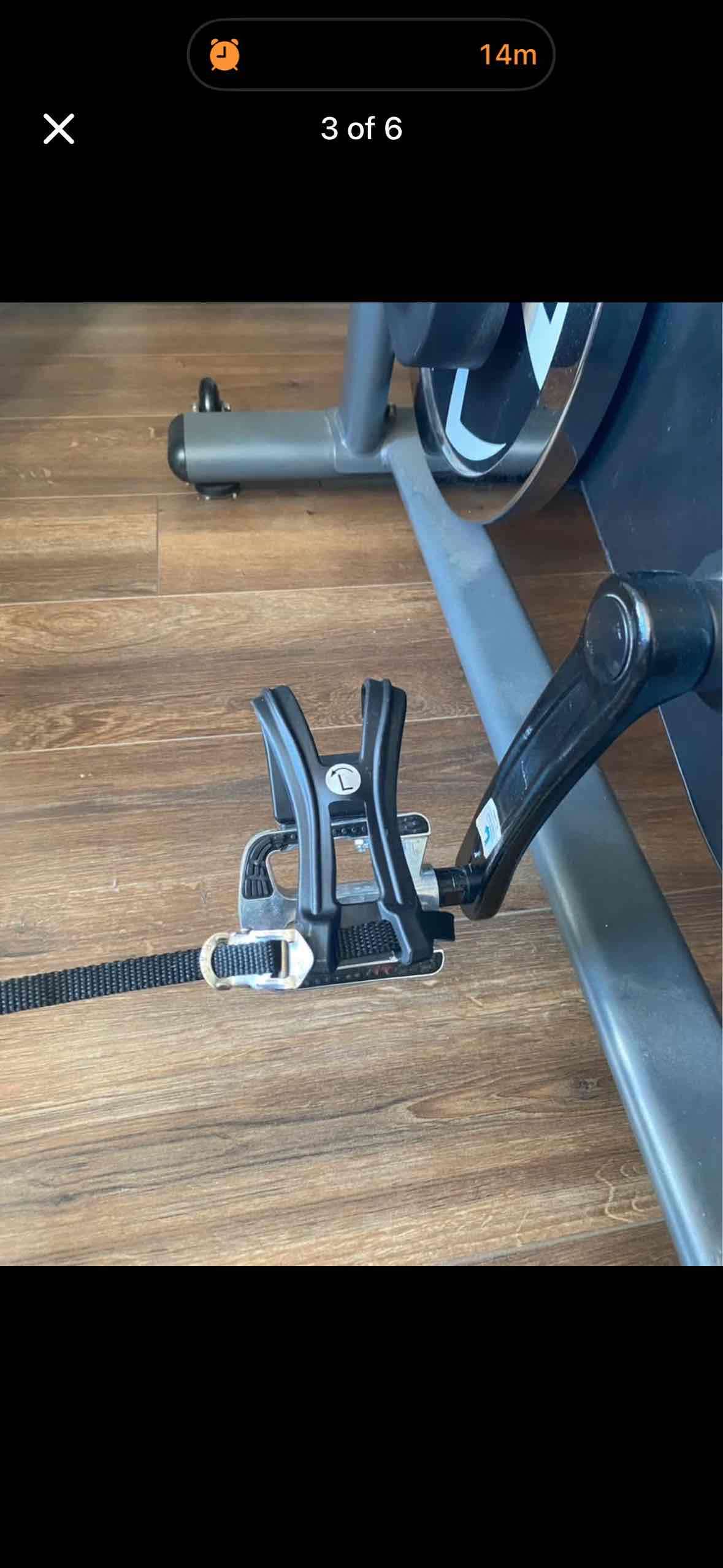 Bicicleta estática gris en buen estado - miniatura 3