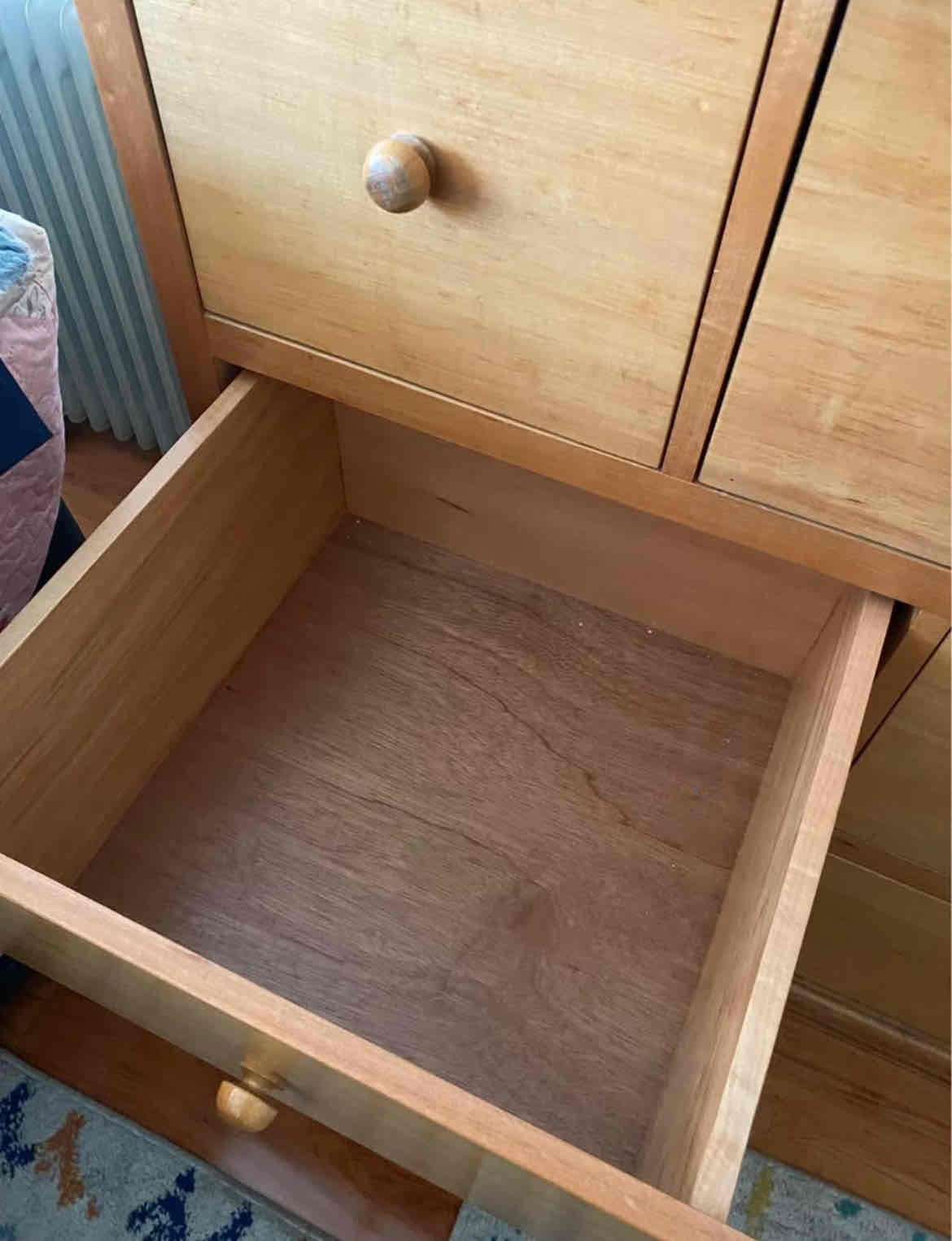 Cómoda de madera con cajones - miniatura 4