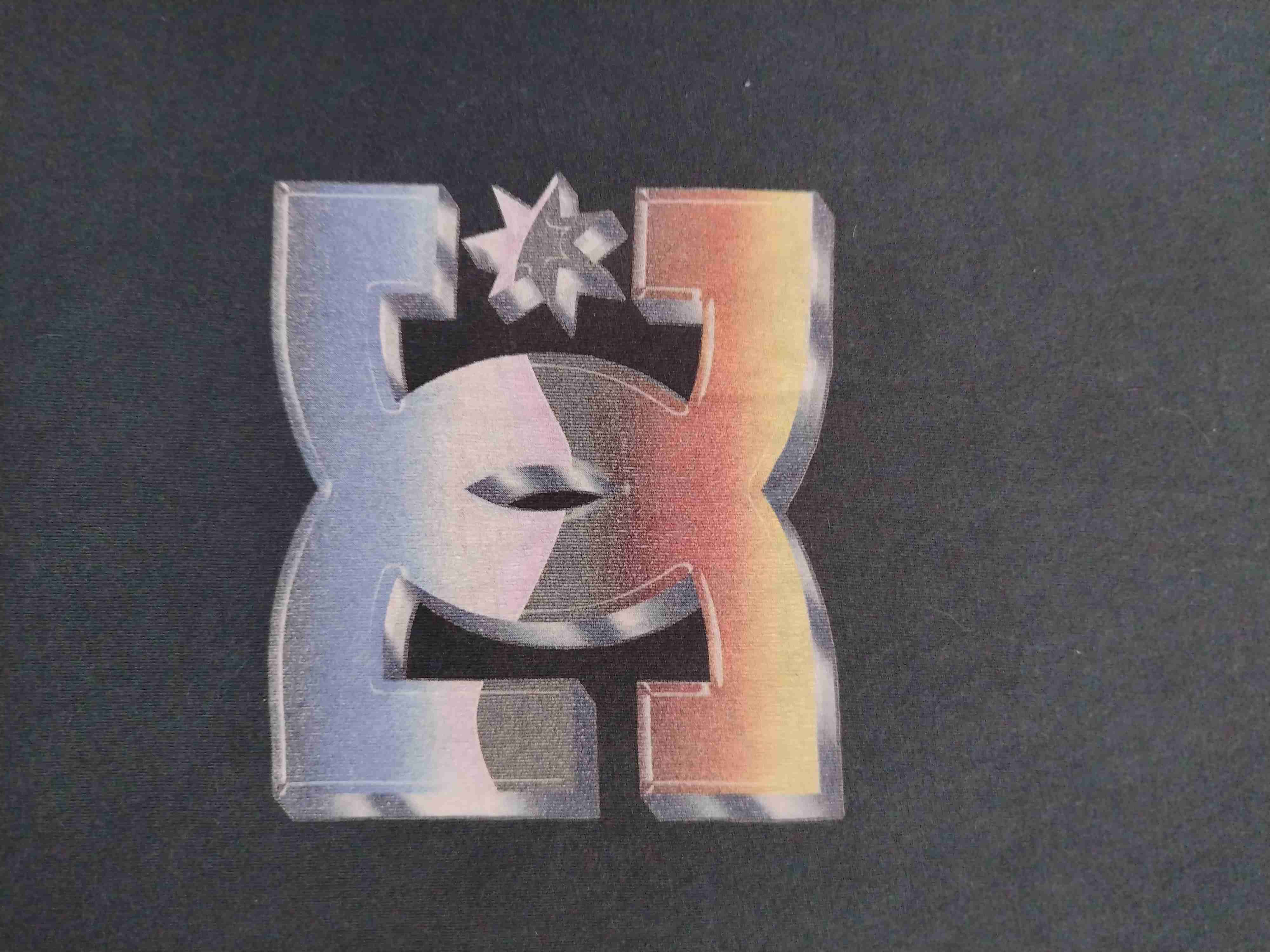 Polera negra DC con logo - miniatura 2