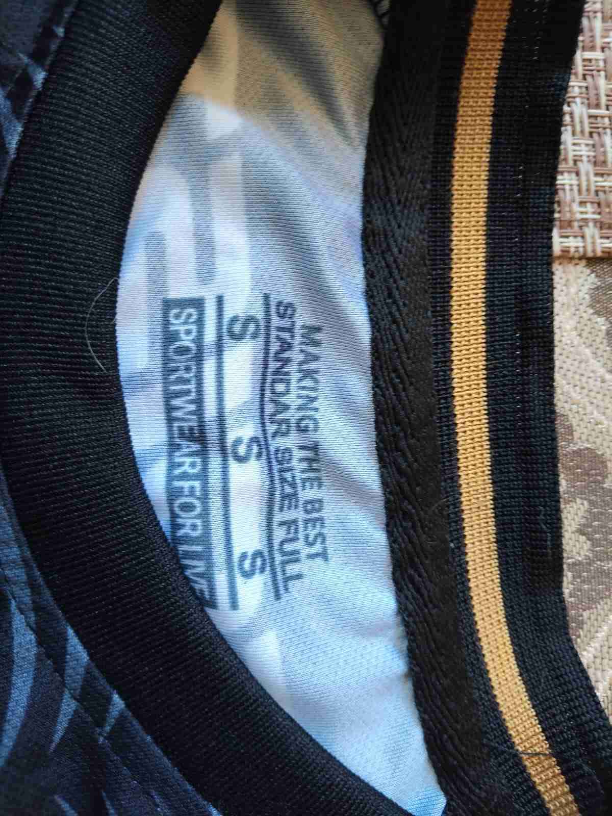 Polera deportiva negra talla S - miniatura 1