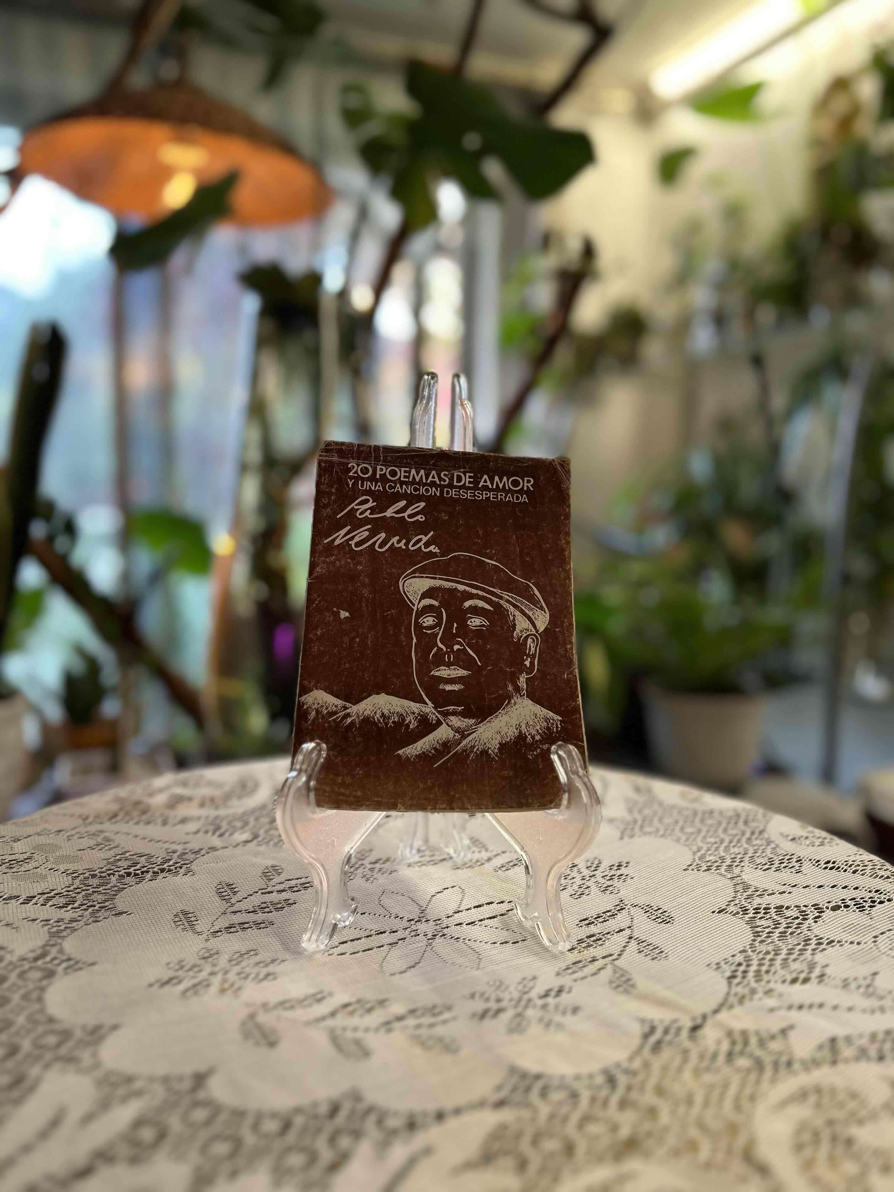 Libro '20 Poemas de Amor' de Neruda - miniatura 1