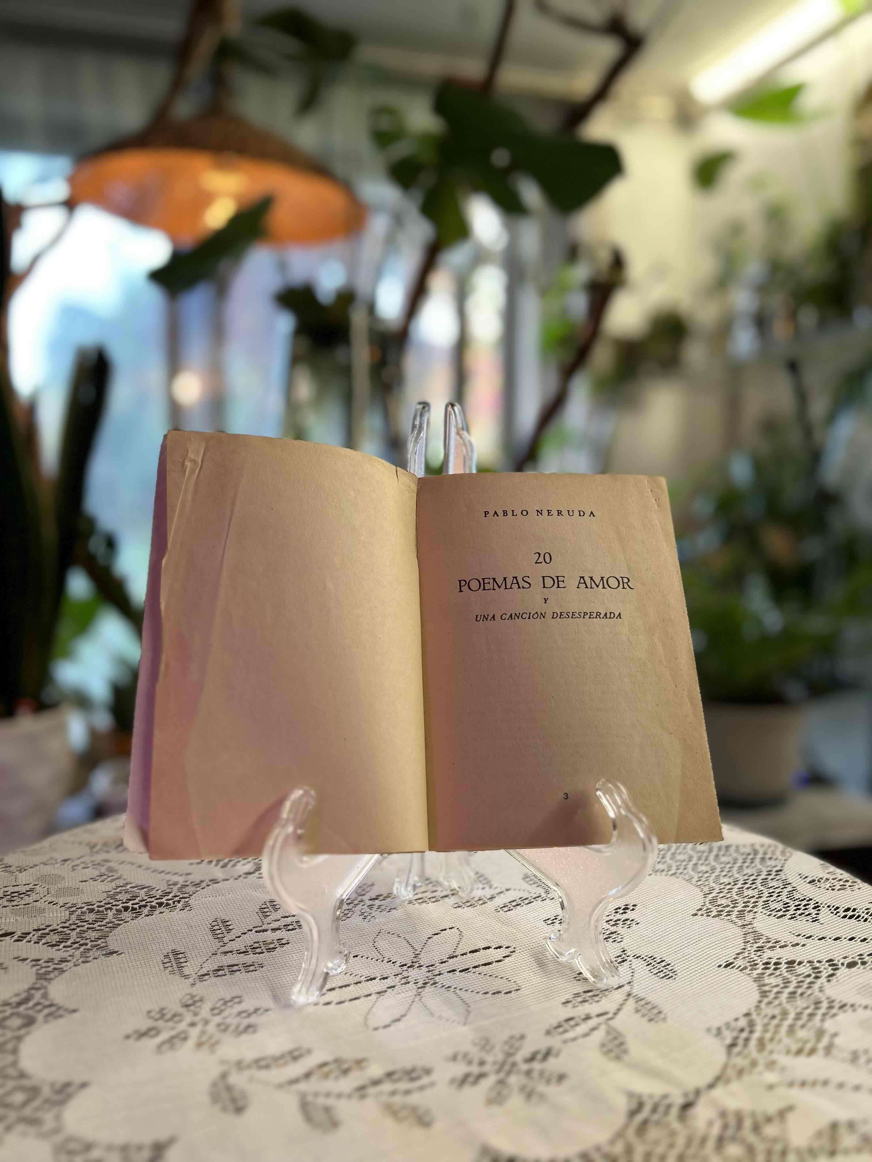 Libro '20 Poemas de Amor' de Neruda - miniatura 2