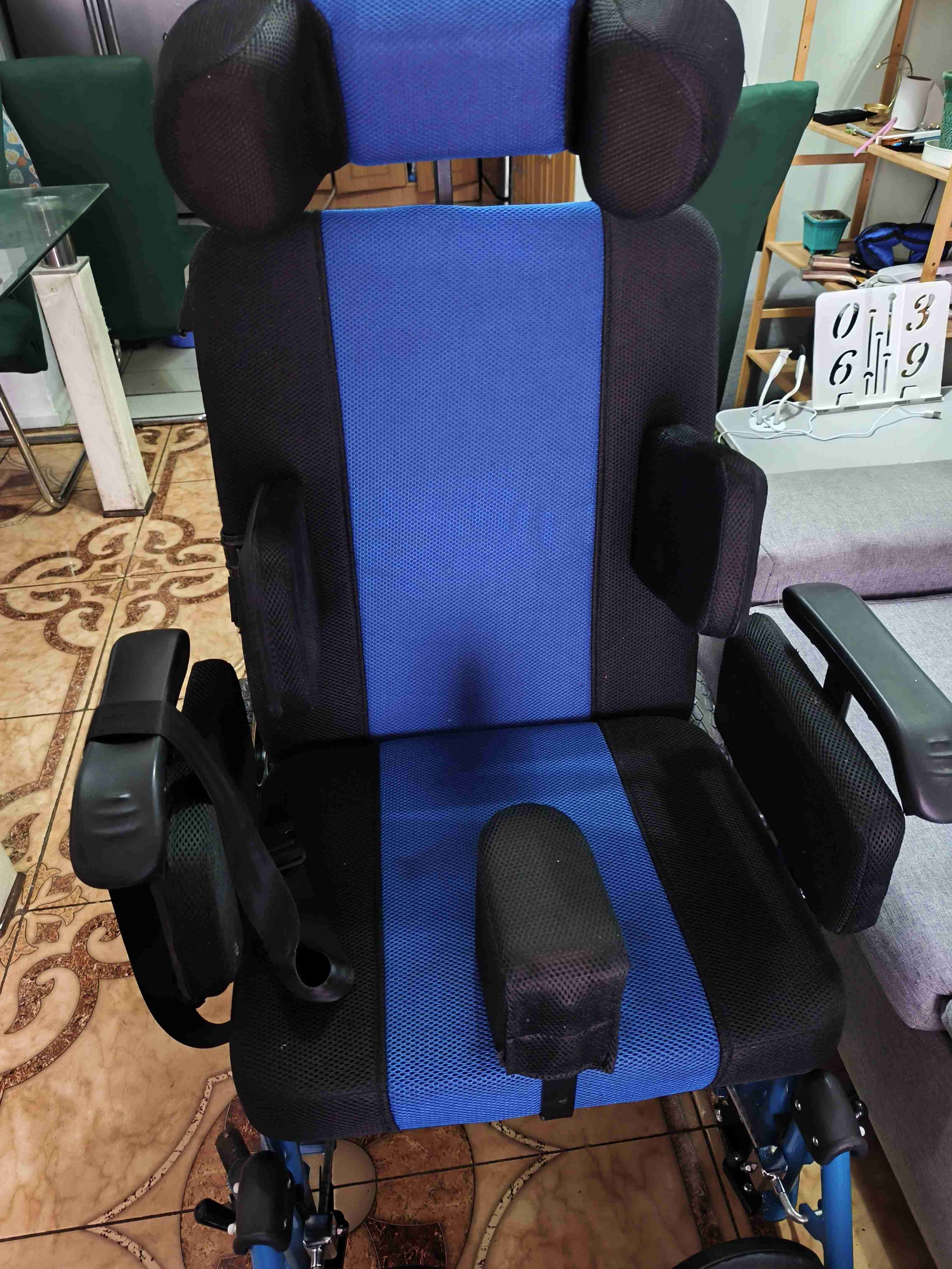 Silla de ruedas reclinable azul - miniatura 2