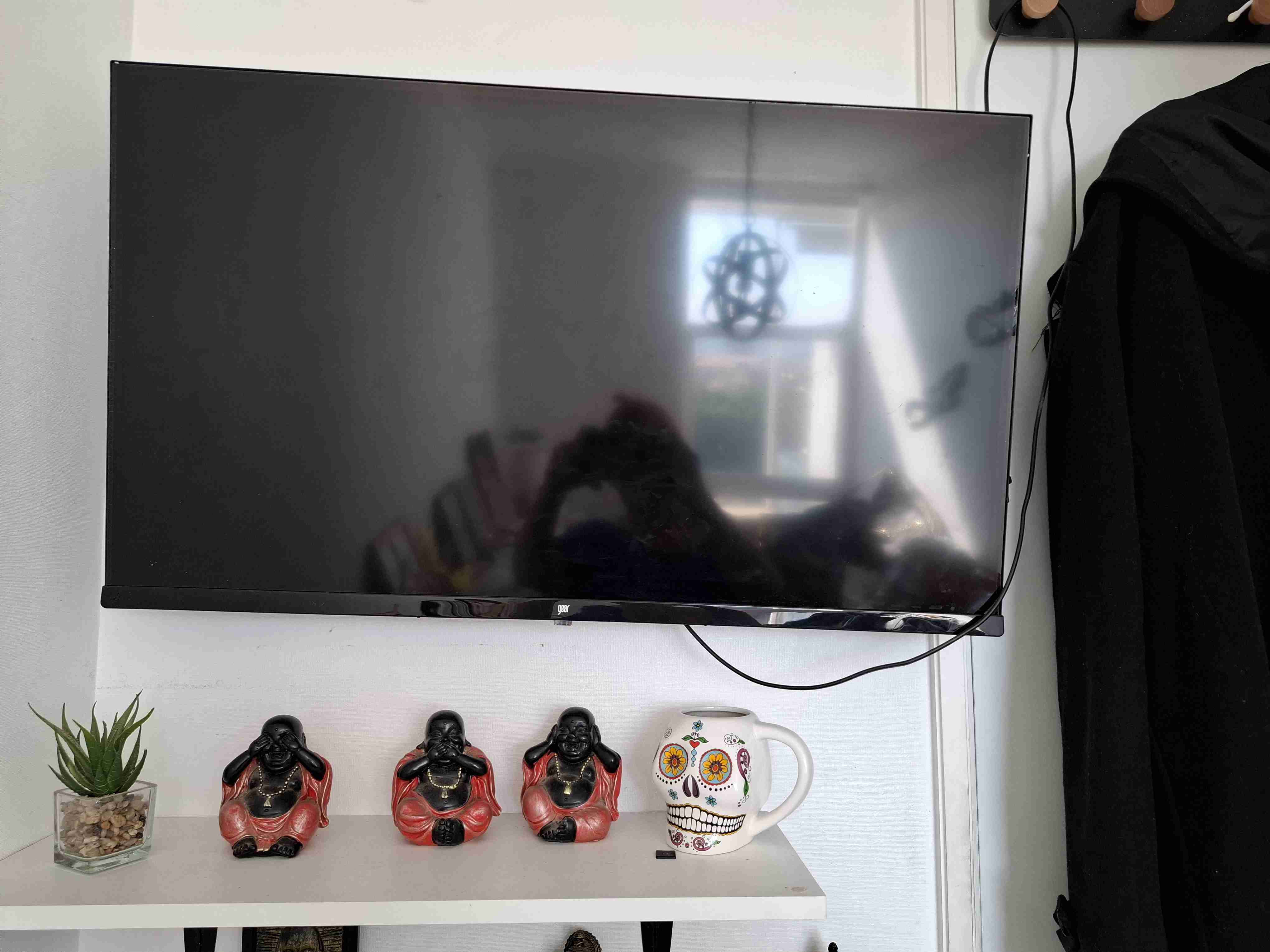 Televisor LED 32 pulgadas - miniatura 1