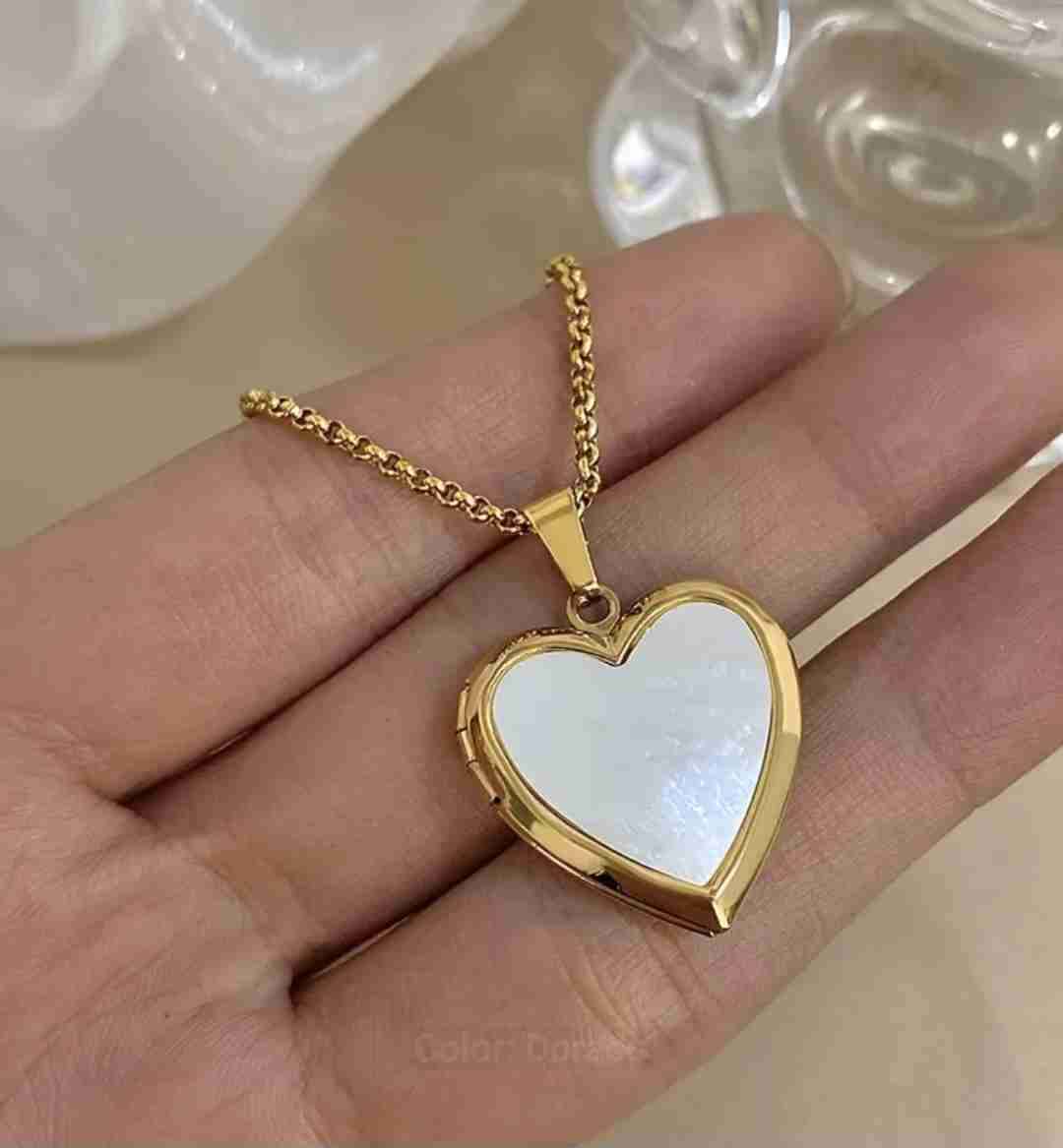 Collar dorado con colgante de corazón - miniatura 4