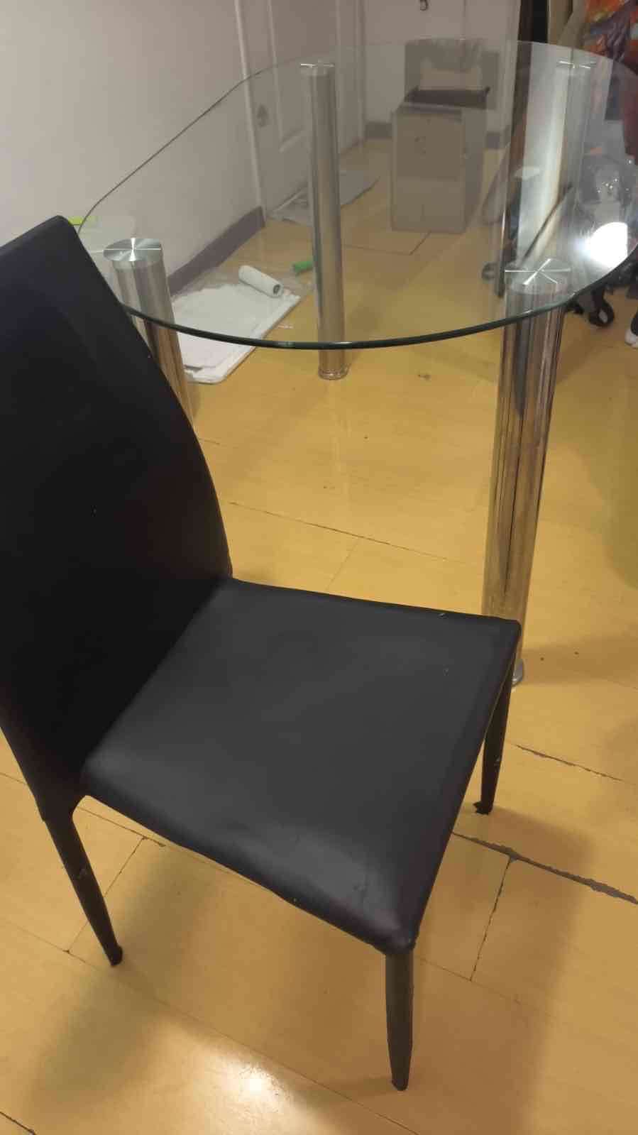 Mesa de vidrio, patas metálicas con 6 sillas - miniatura 1