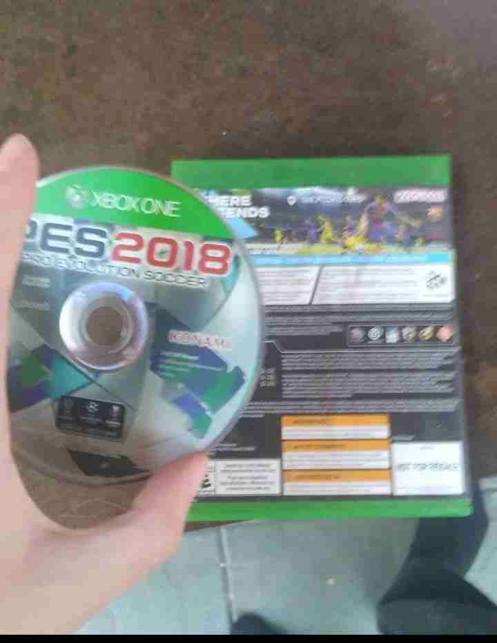 Xbox One PES 2018 edición legendaria - miniatura 2