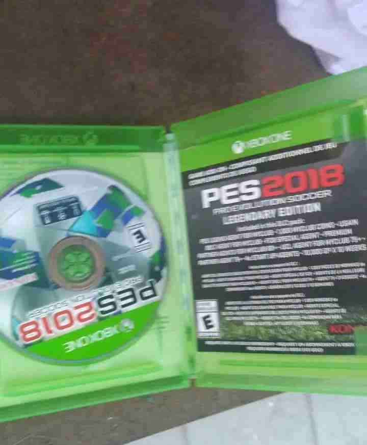 Xbox One PES 2018 edición legendaria - miniatura 3