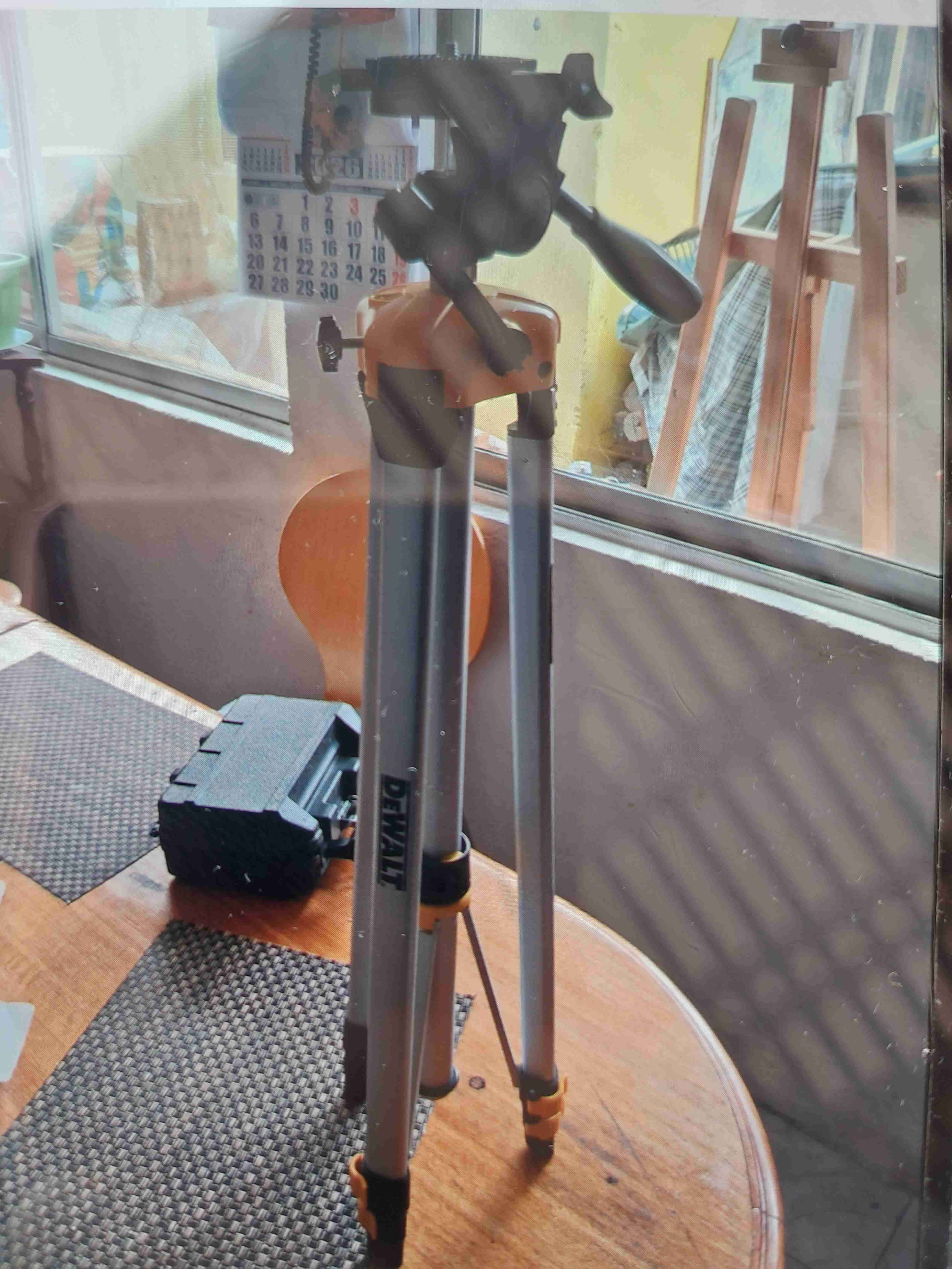 Nivel láser DEWALT amarillo - miniatura 2