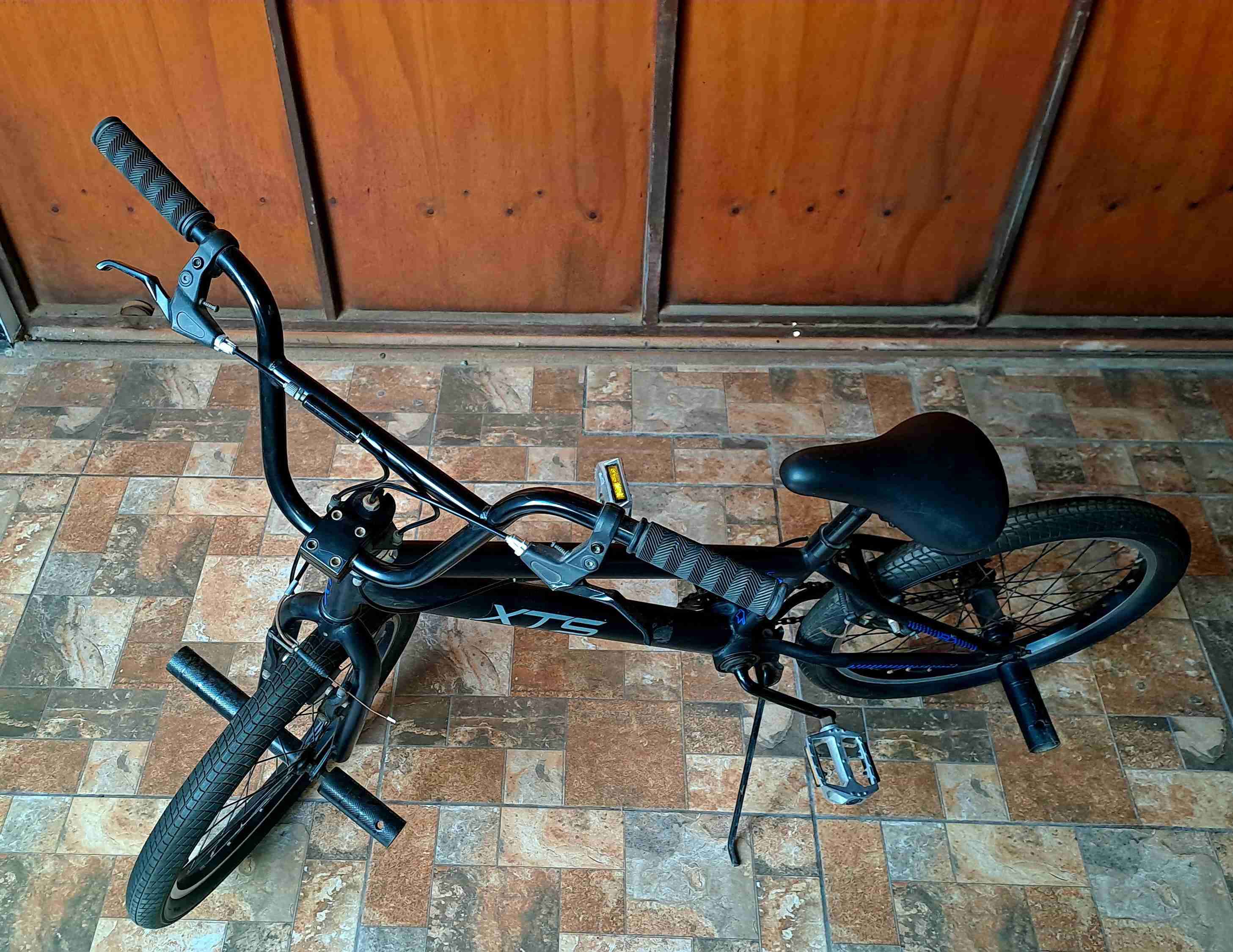 Bicicleta BMX negra XTS - miniatura 4