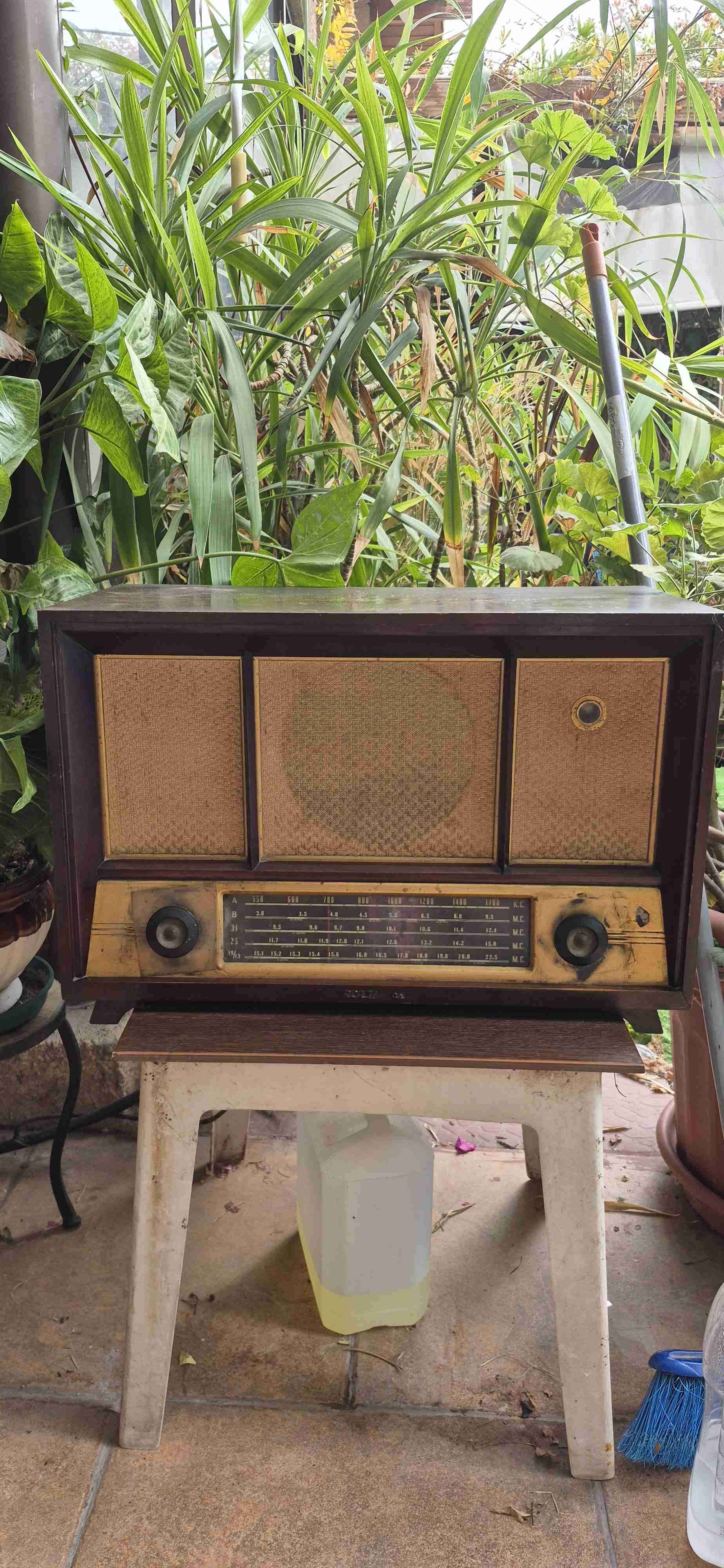 Radio antigua de madera - miniatura 2