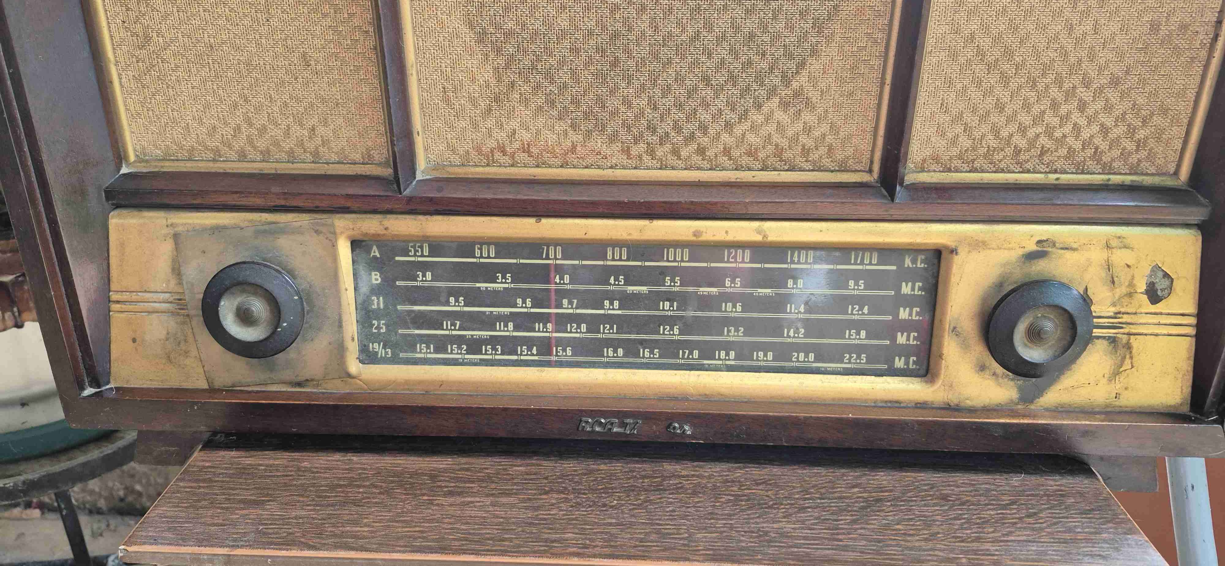 Radio antigua de madera - miniatura 3