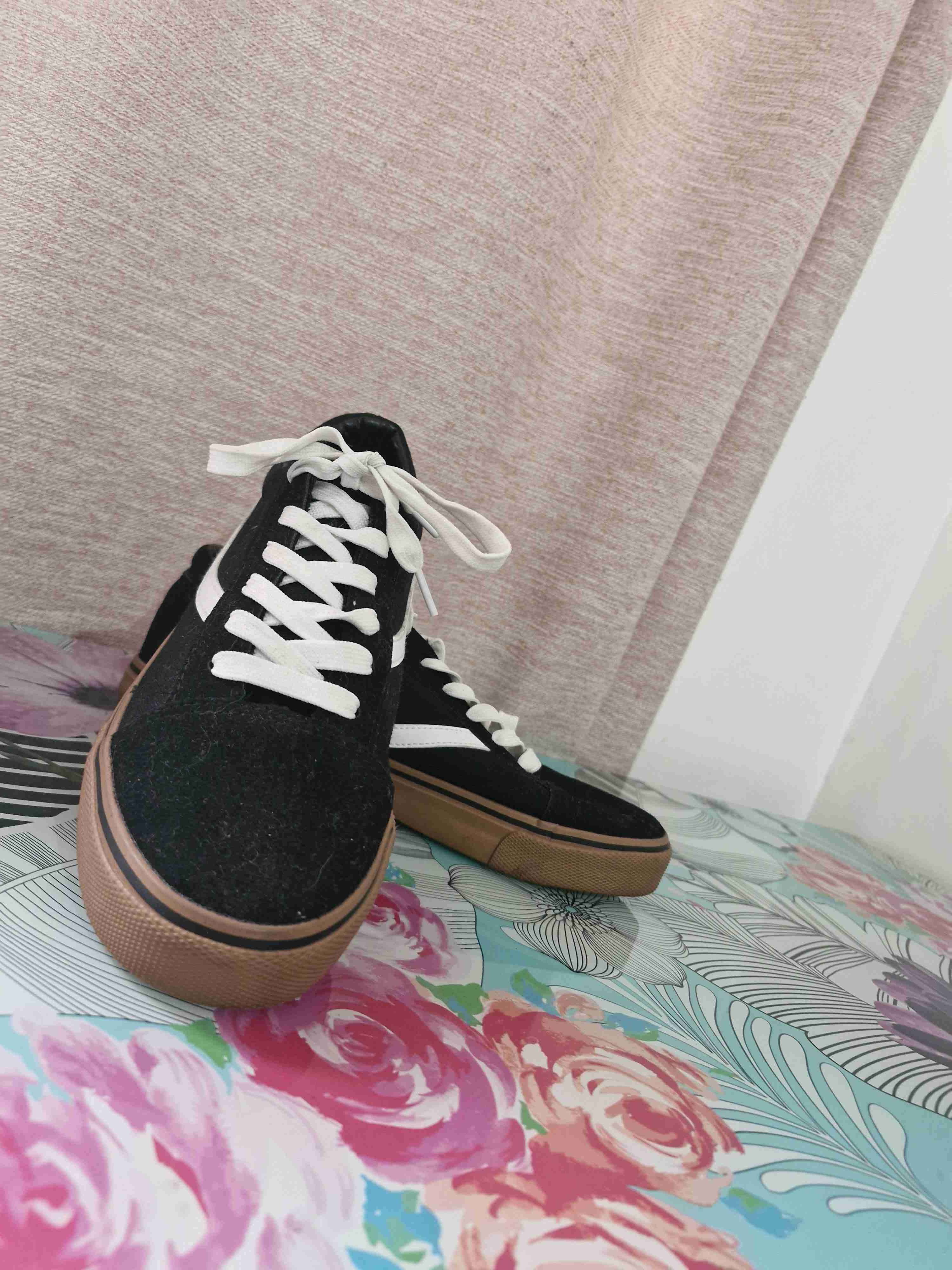 Zapatillas negras con suela café - miniatura 4