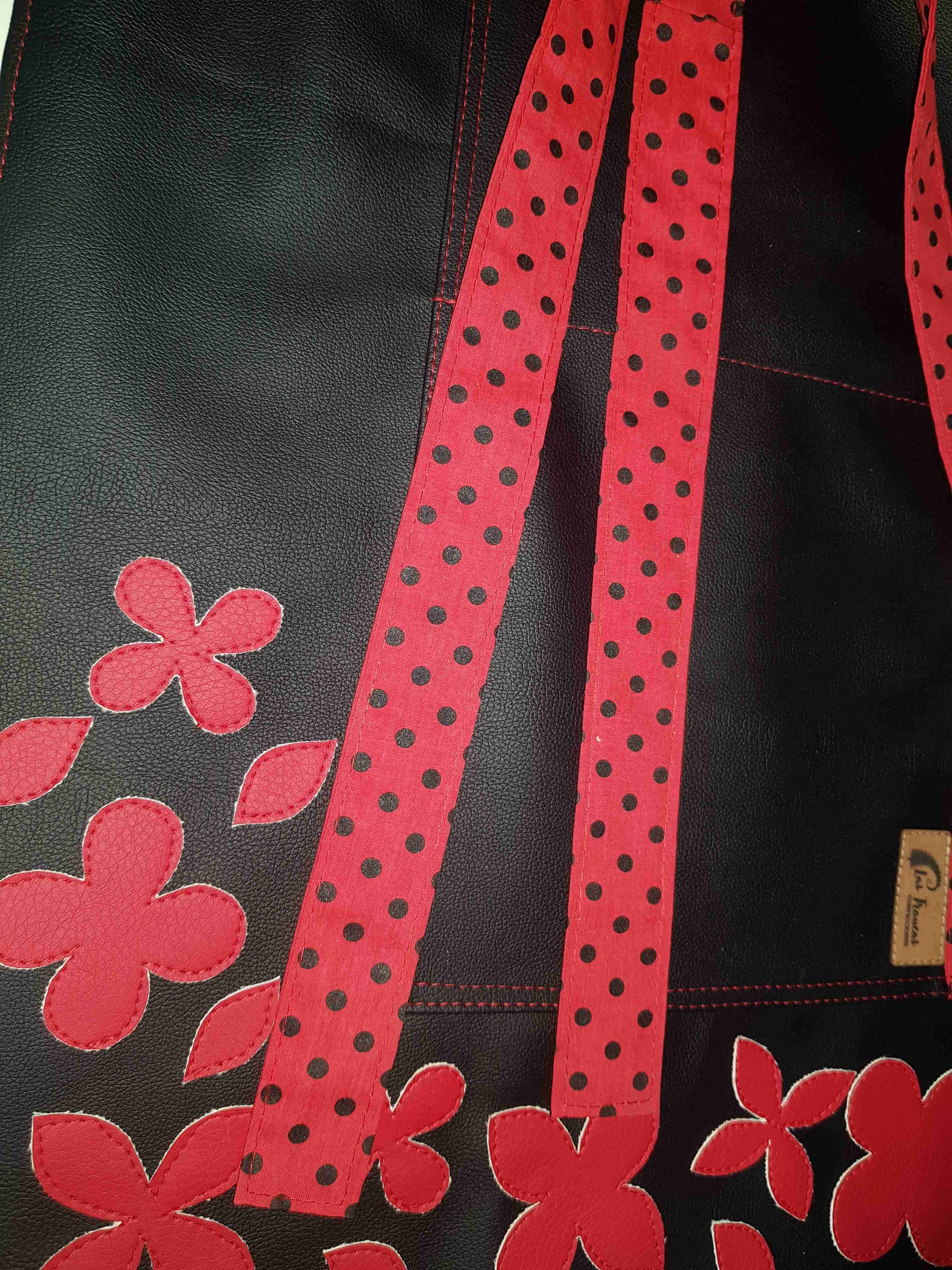 Delantal y gorro de cocina negro con rojo - miniatura 3