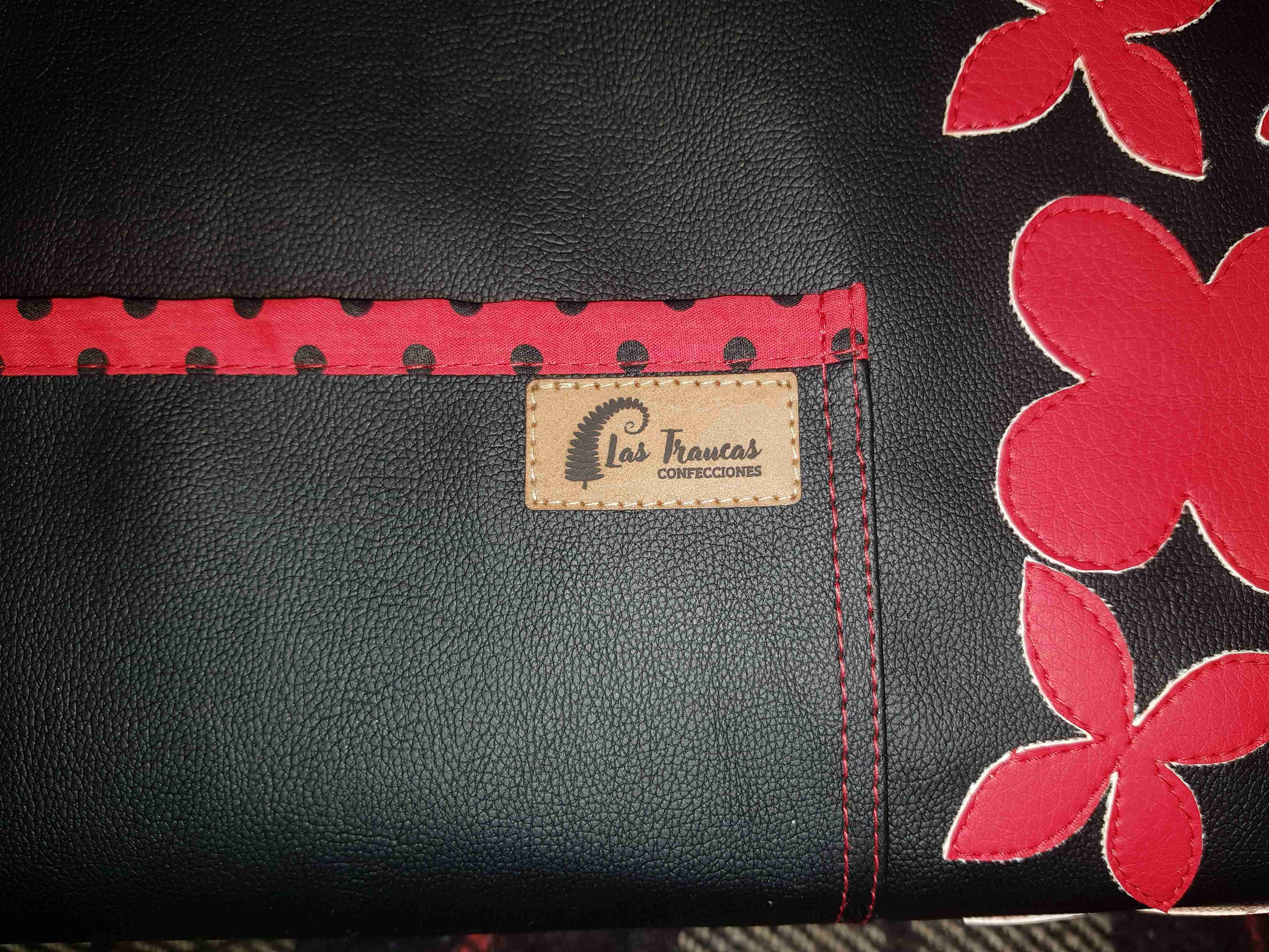 Delantal y gorro de cocina negro con rojo - miniatura 4