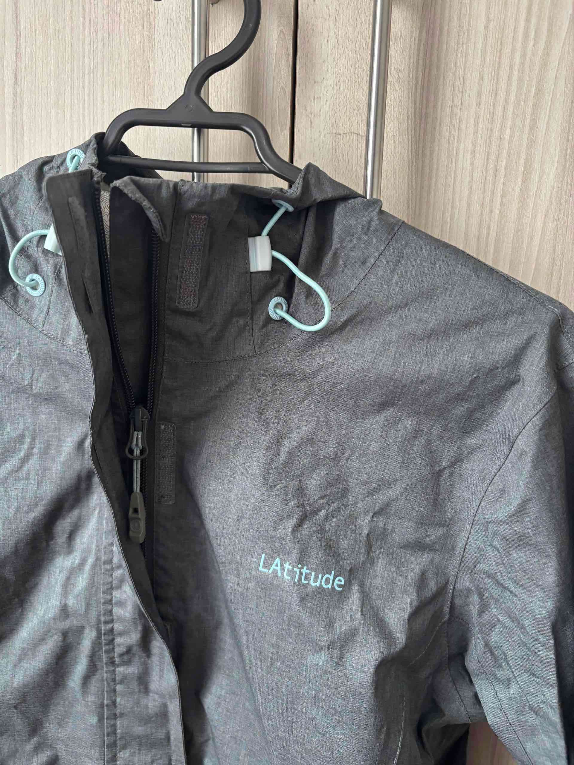 Chaqueta impermeable gris de Latitude - miniatura 2