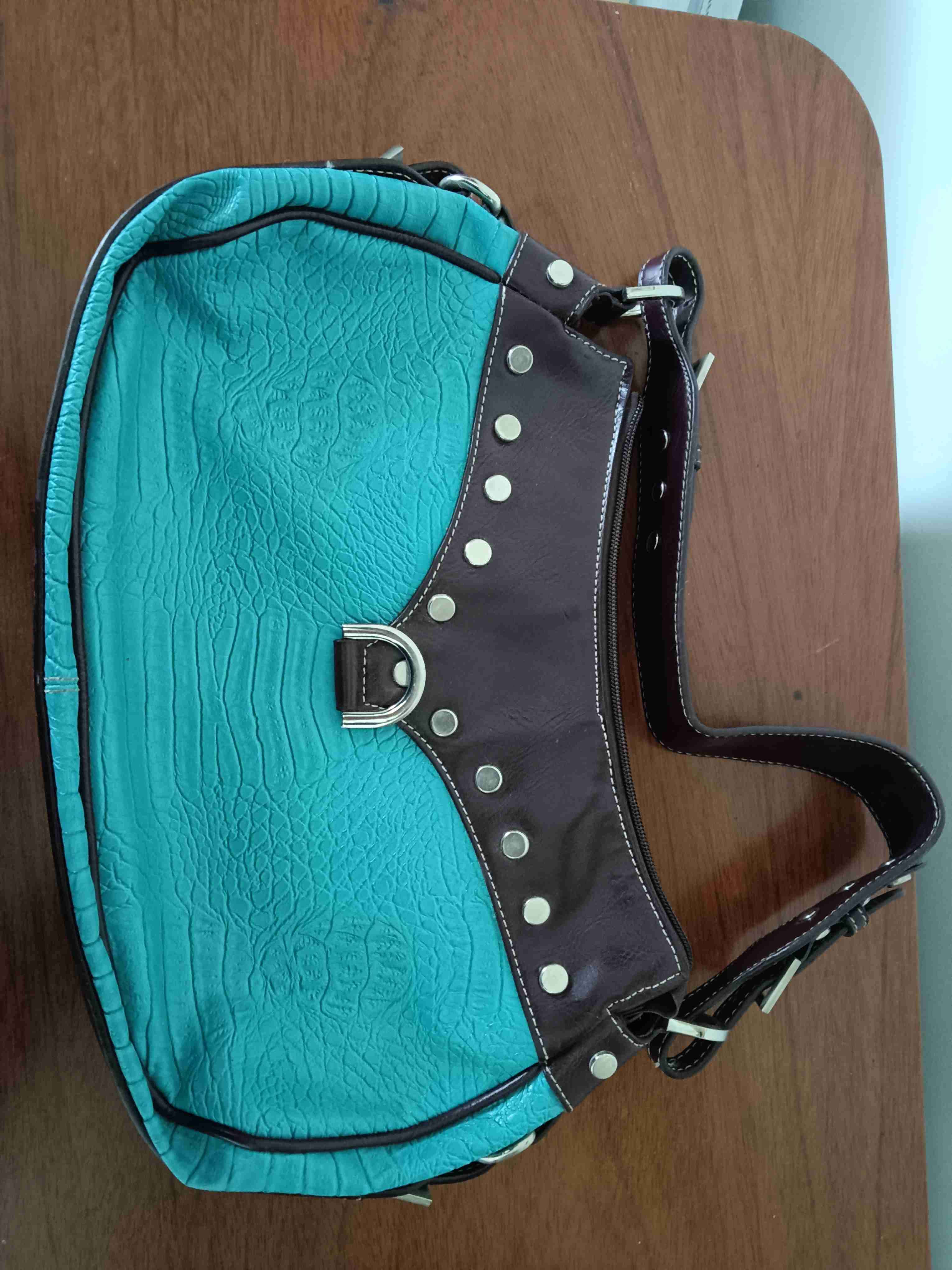 Cartera café con detalles turquesa - miniatura 2