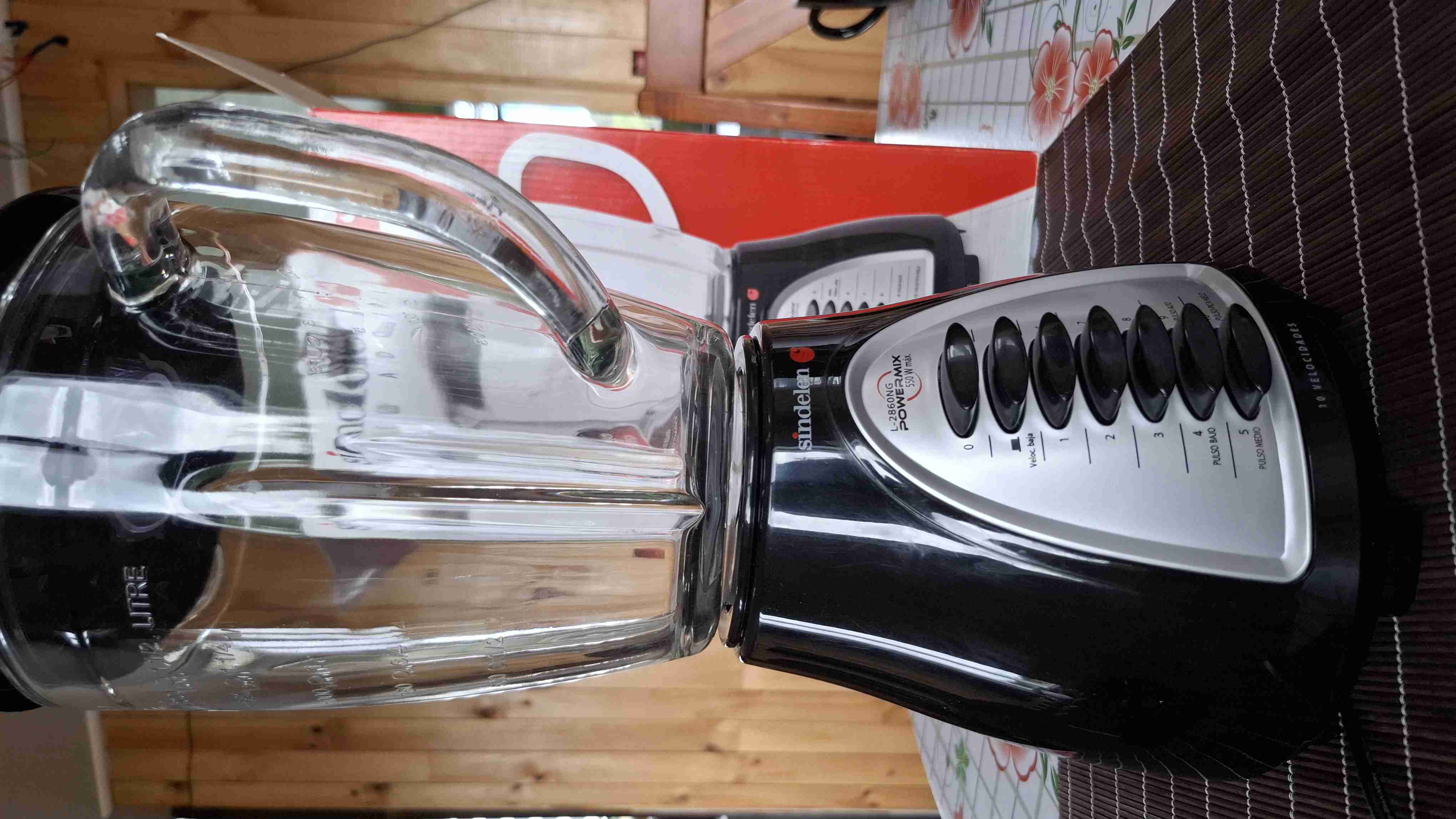 Licuadora Sindelen 550W negra - miniatura 1