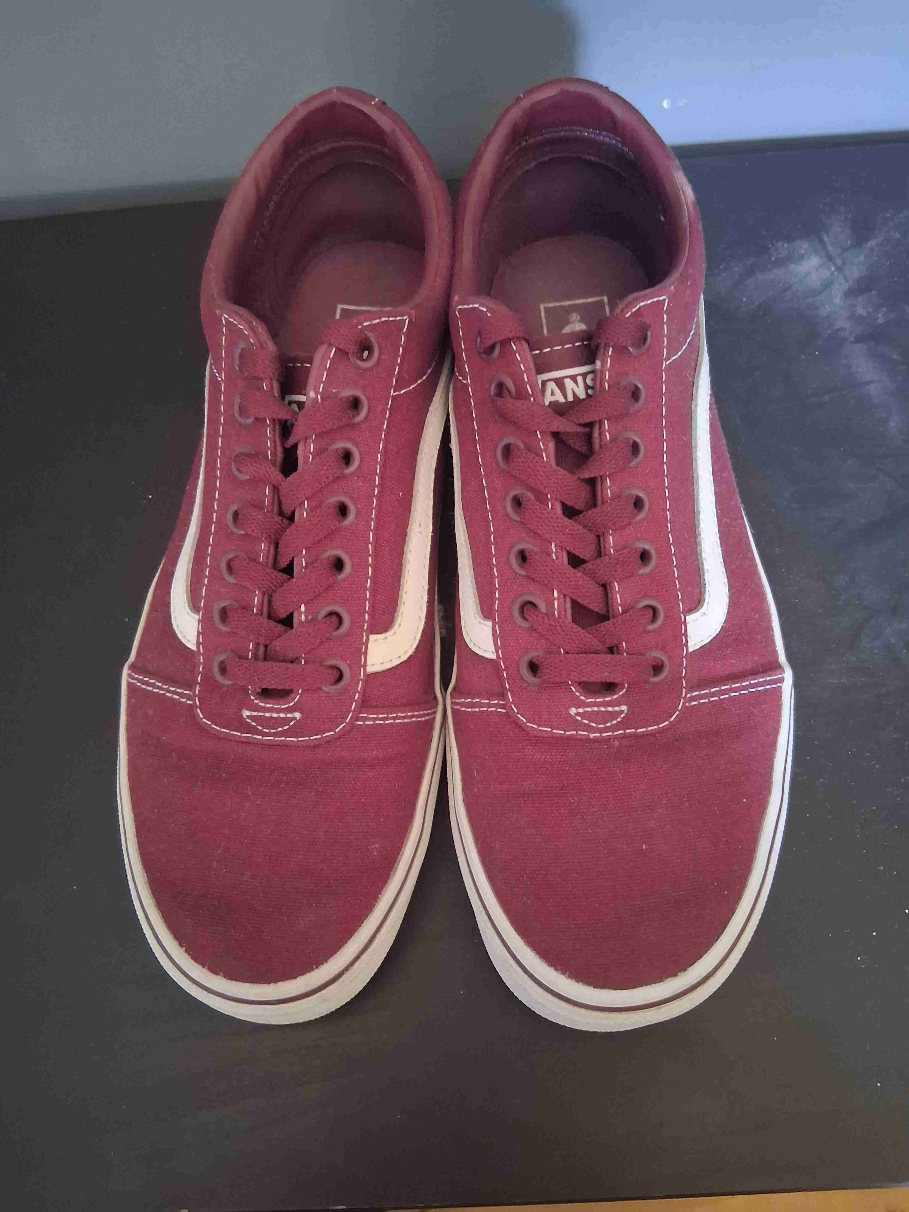 Zapatillas rojas deportivas - miniatura 1