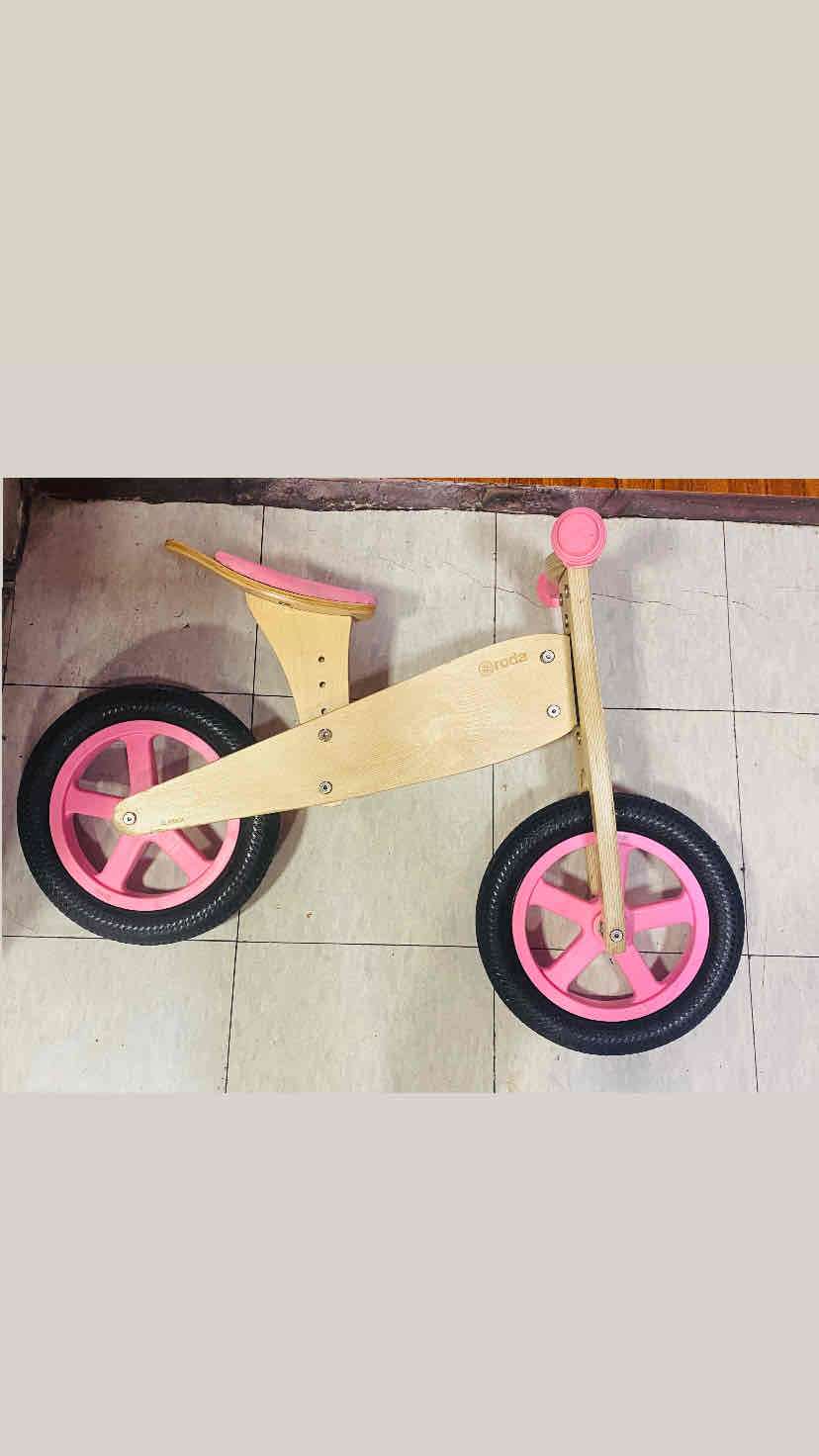 Bicicleta de equilibrio de madera - miniatura 2