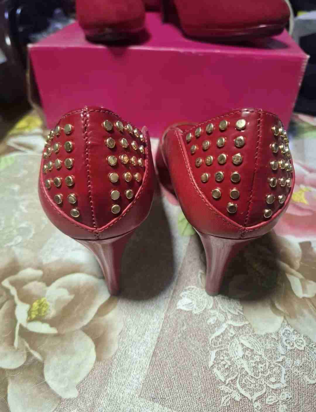 Zapatos de tacón rojo con tachas talla 37 - miniatura 4