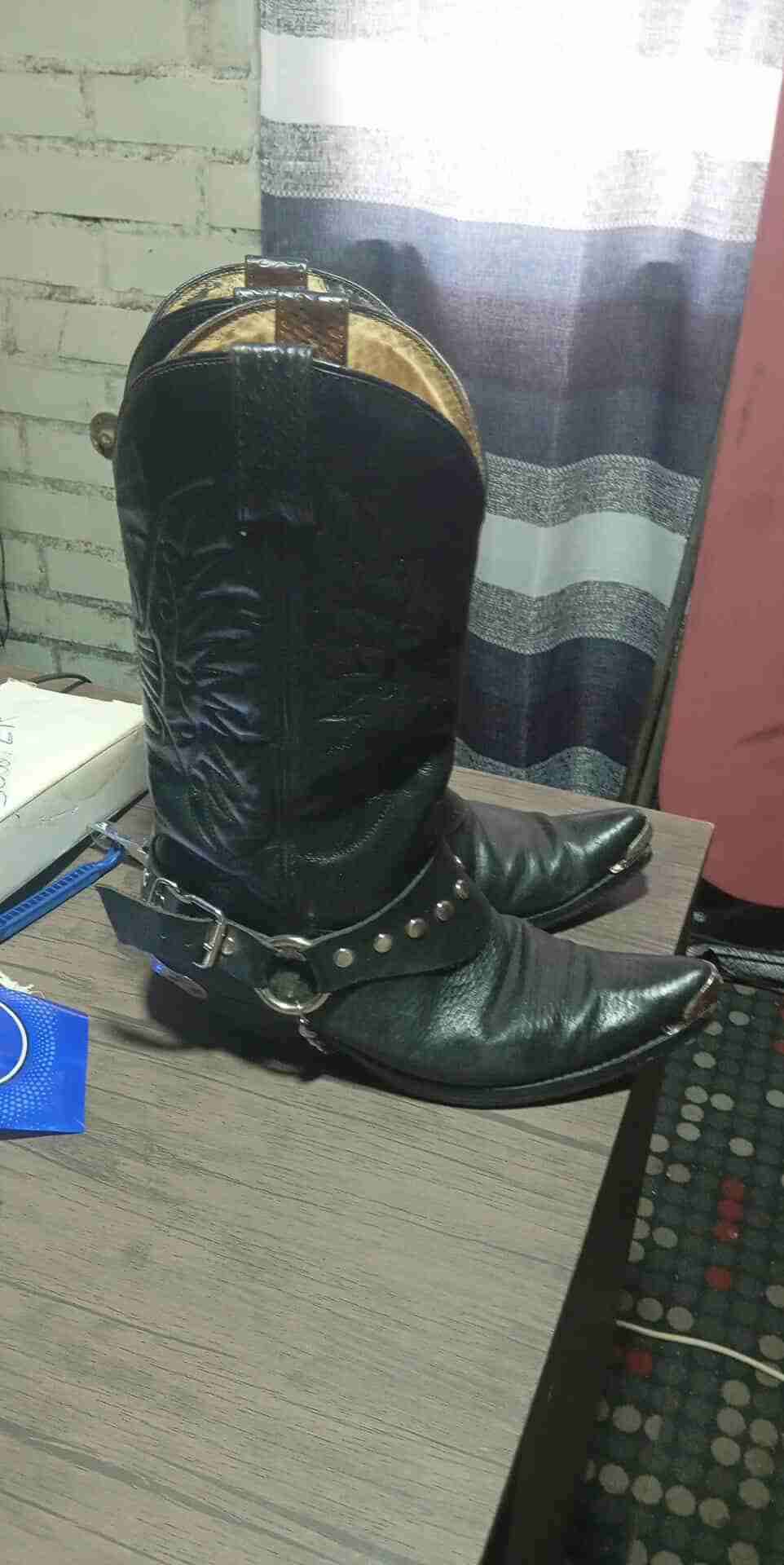 Botas vaqueras negras con adornos - miniatura 3