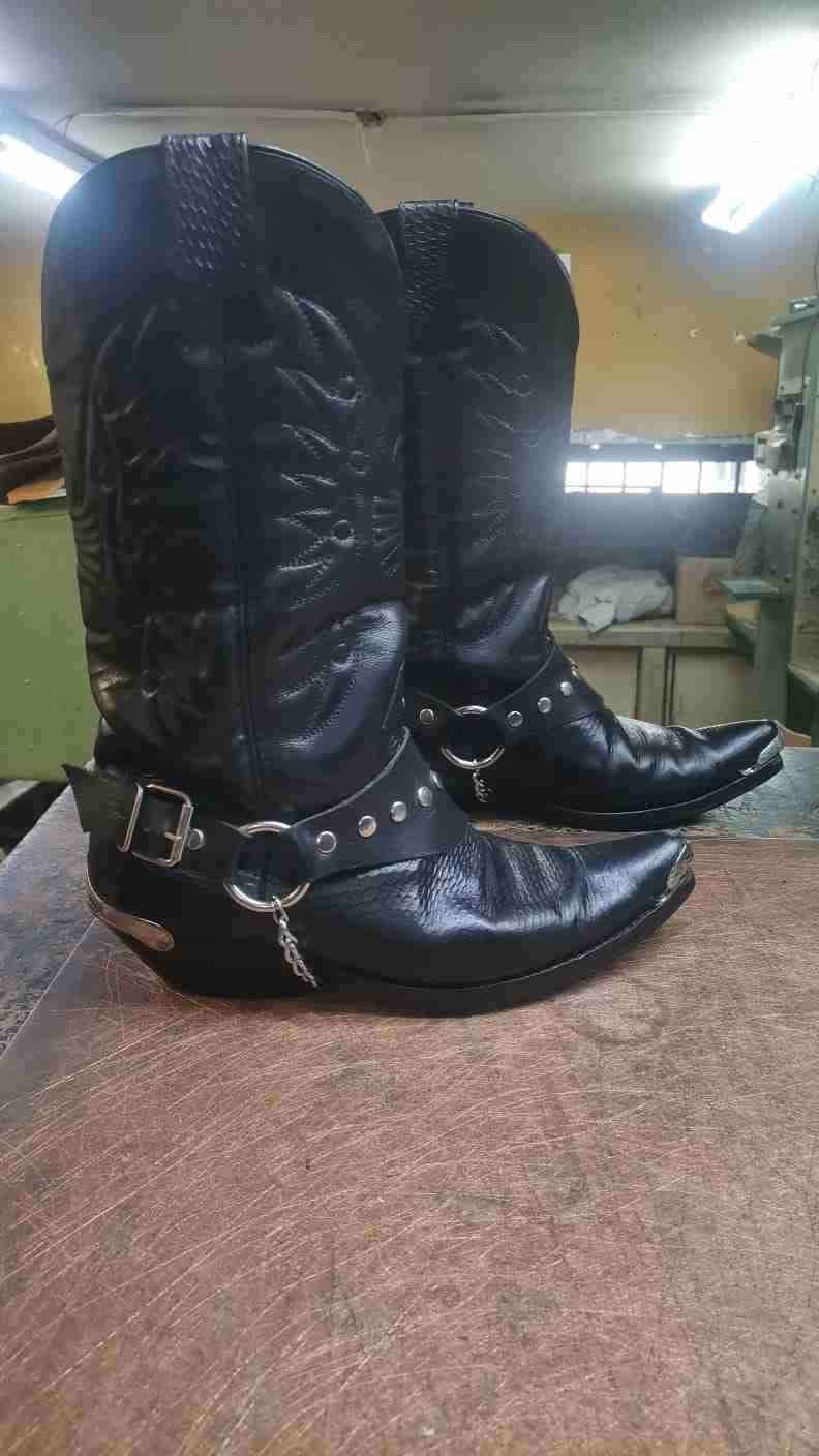 Botas vaqueras negras con adornos - miniatura 4
