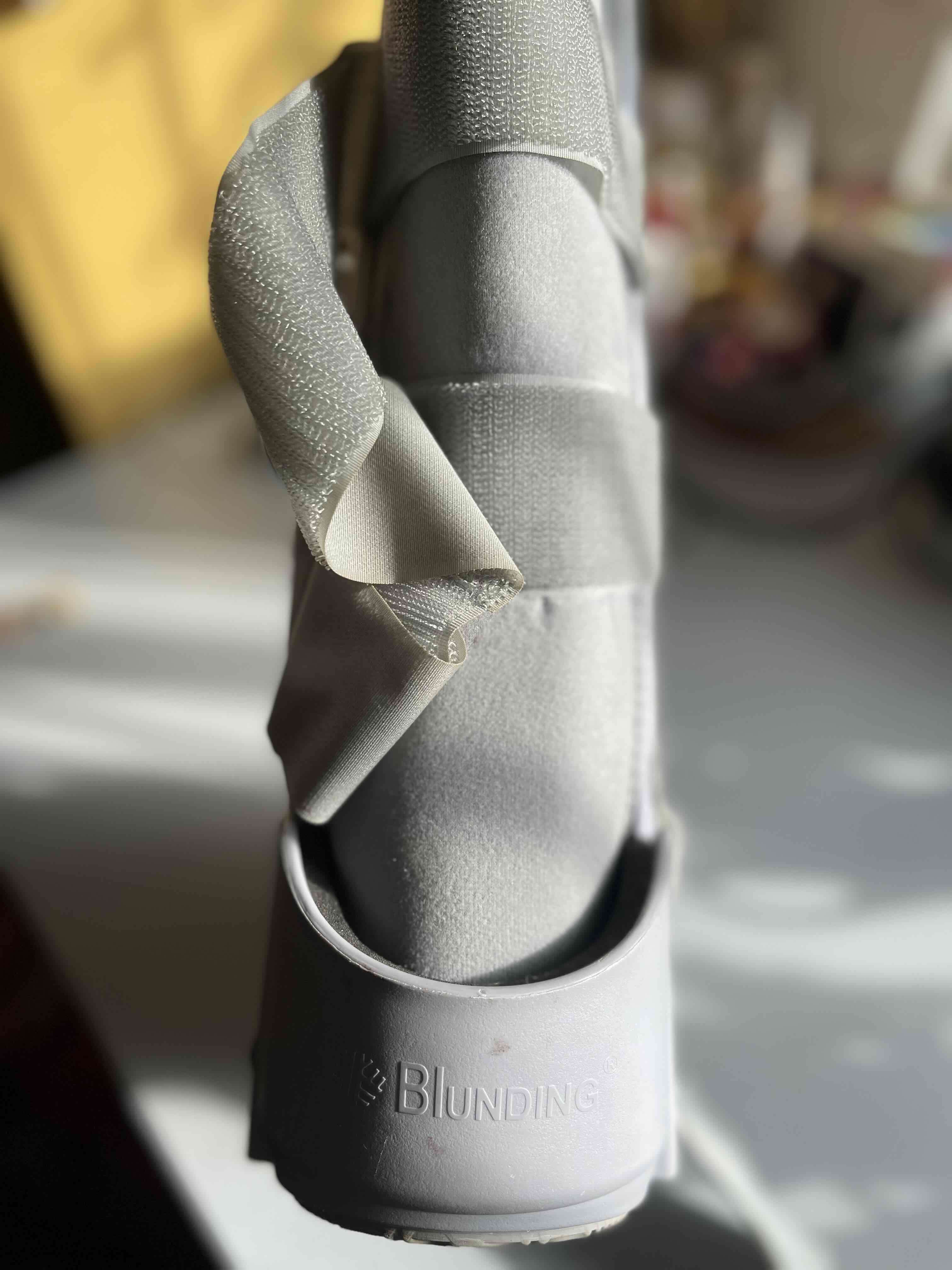 Bota ortopédica ajustable gris - miniatura 2