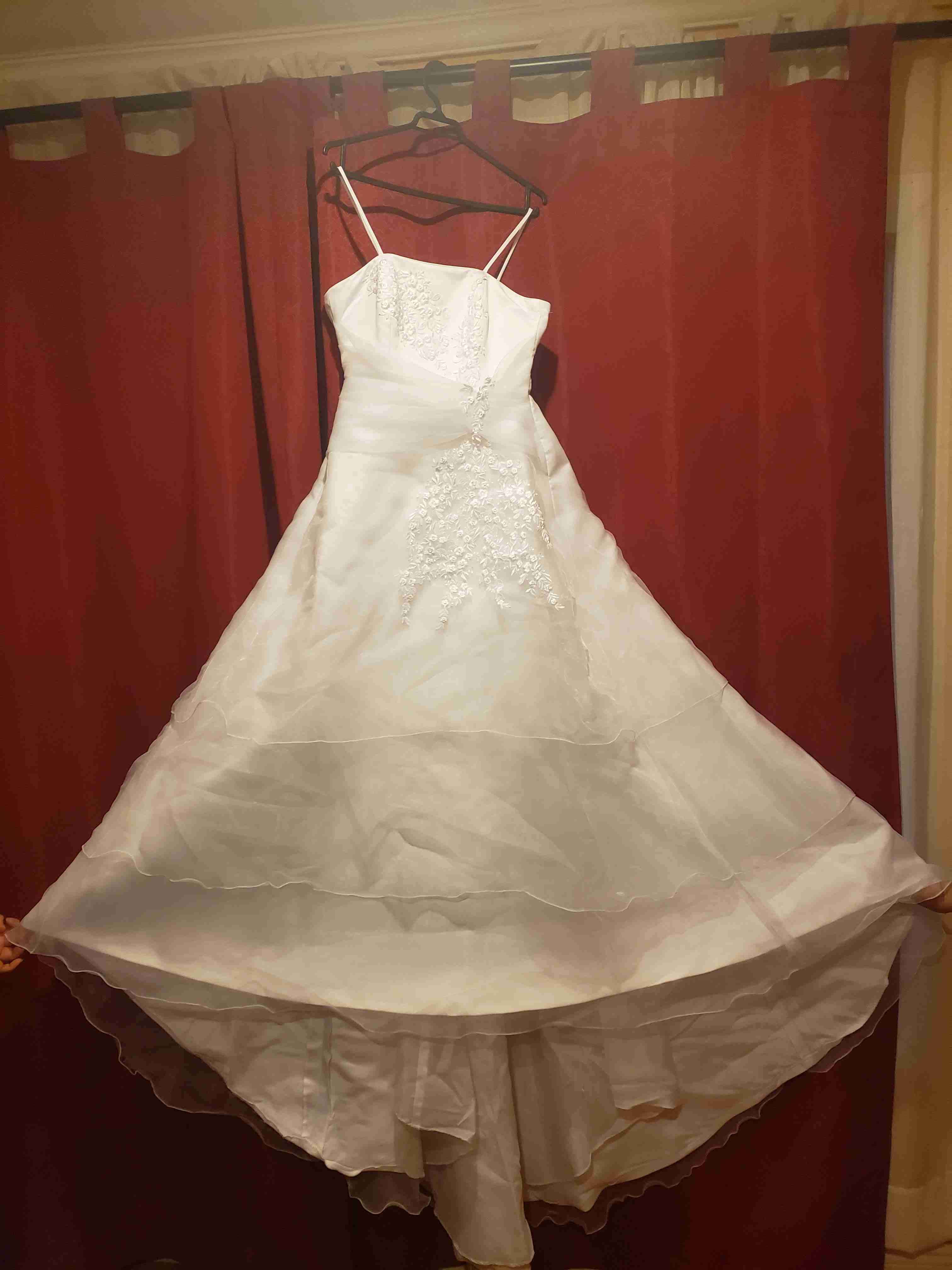 Vestido de novia blanco con accesorios - miniatura 3