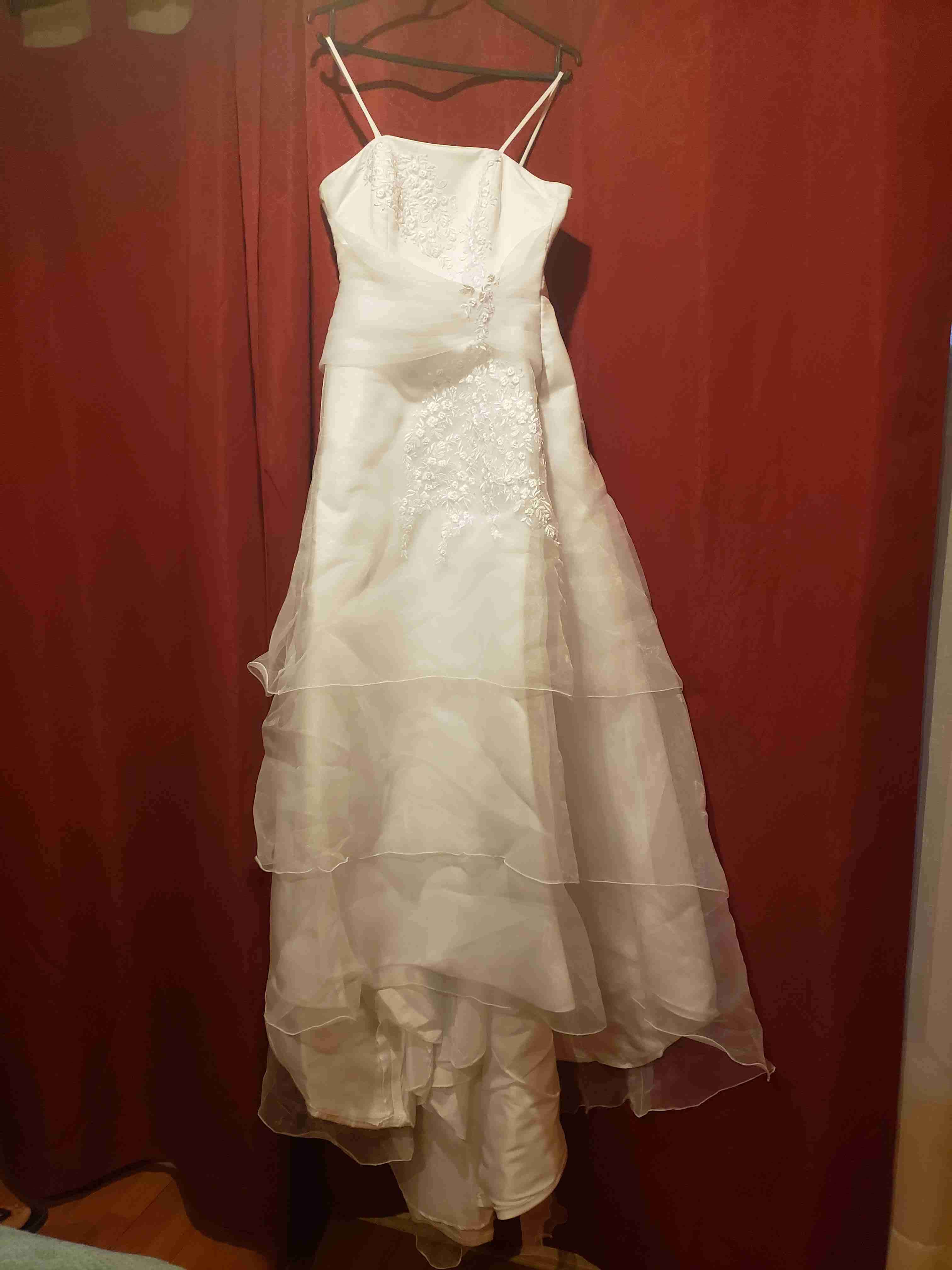Vestido de novia blanco con accesorios - miniatura 4