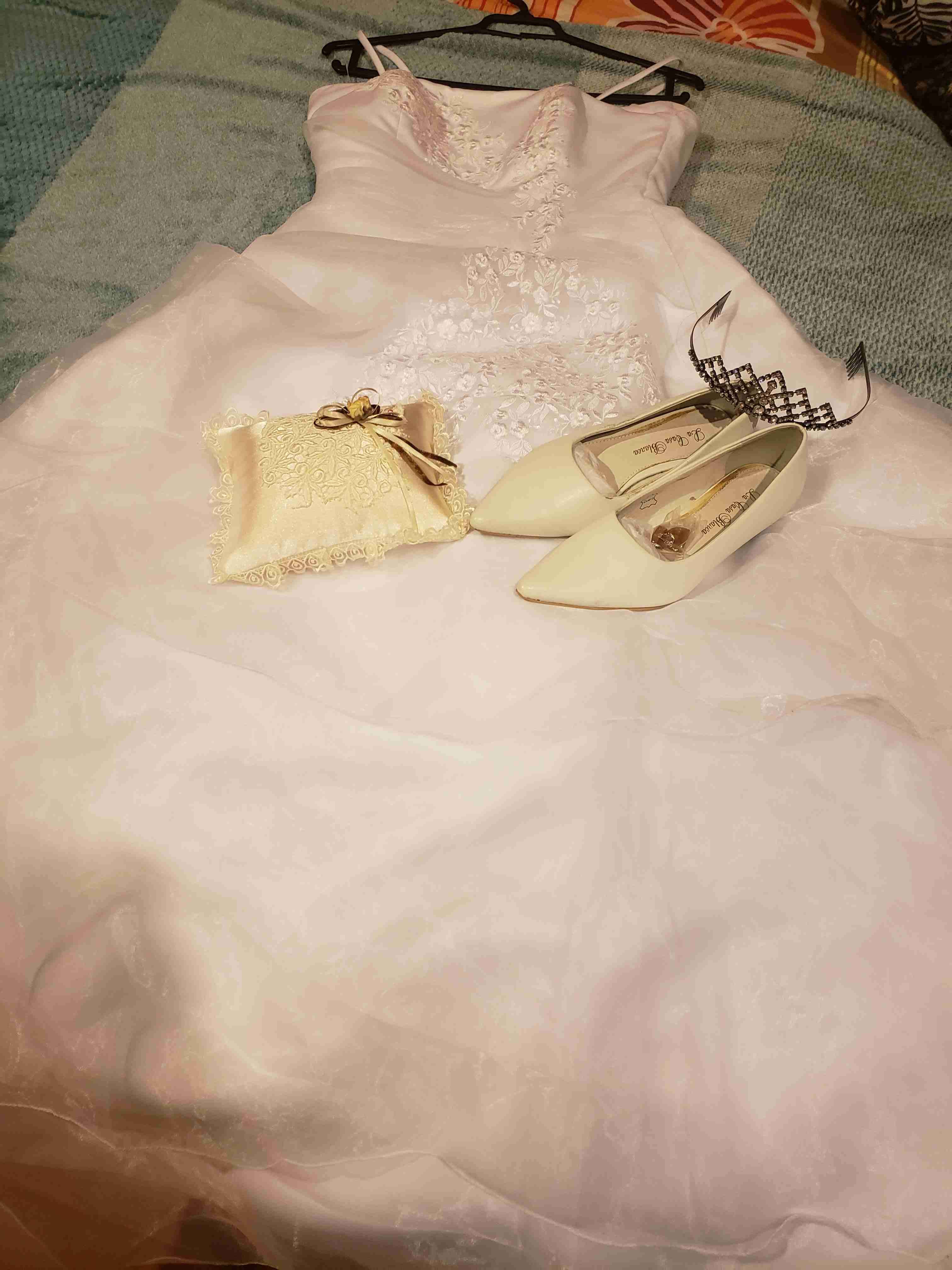 Vestido de novia blanco con accesorios - miniatura 5