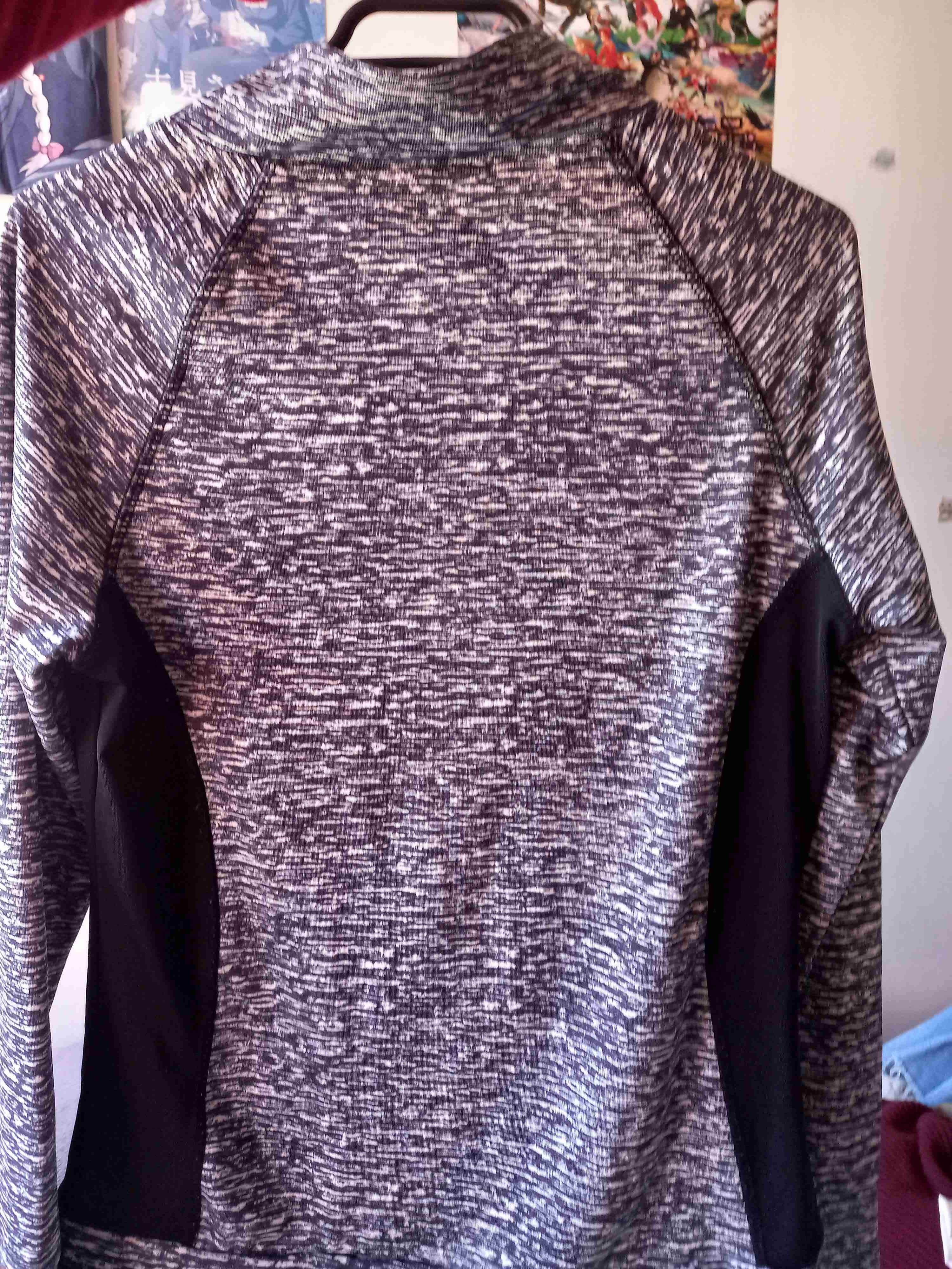 Chaqueta deportiva gris y negra - miniatura 2
