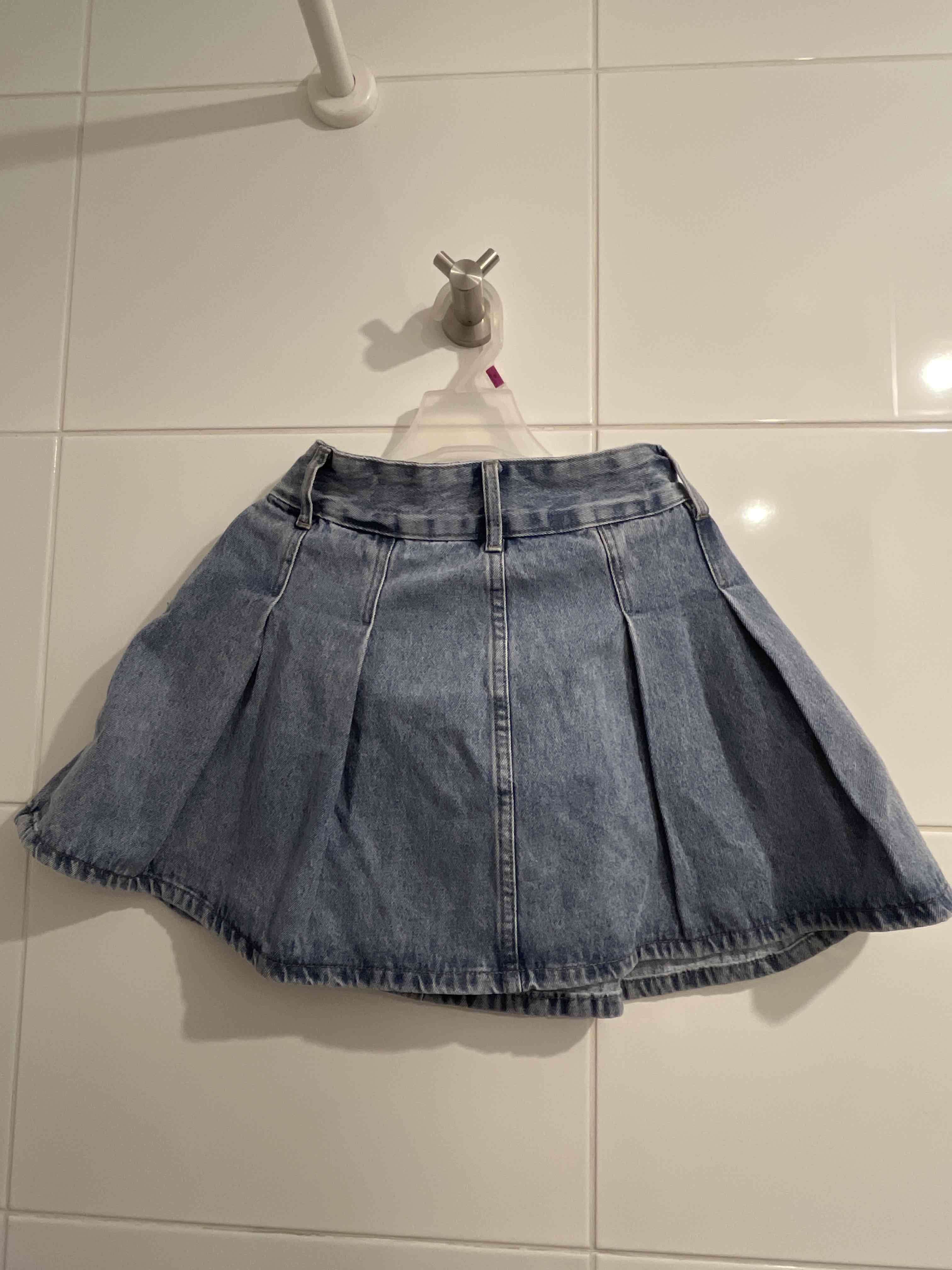Falda de mezclilla azul claro - miniatura 2