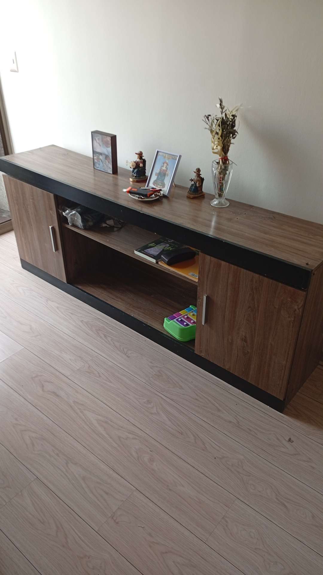Mueble de TV madera marrón