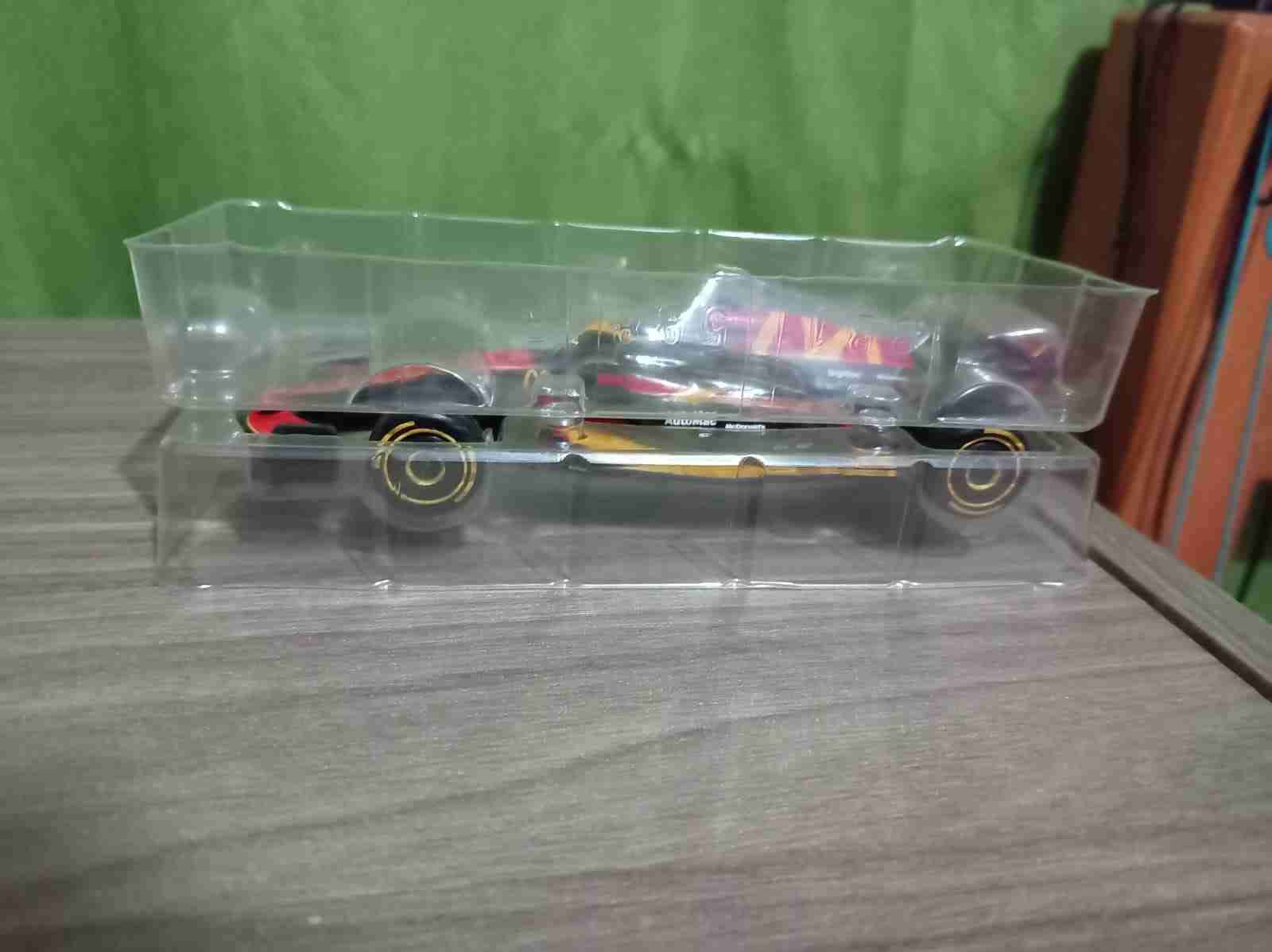 Auto de juguete F1 rojo y amarillo - miniatura 2