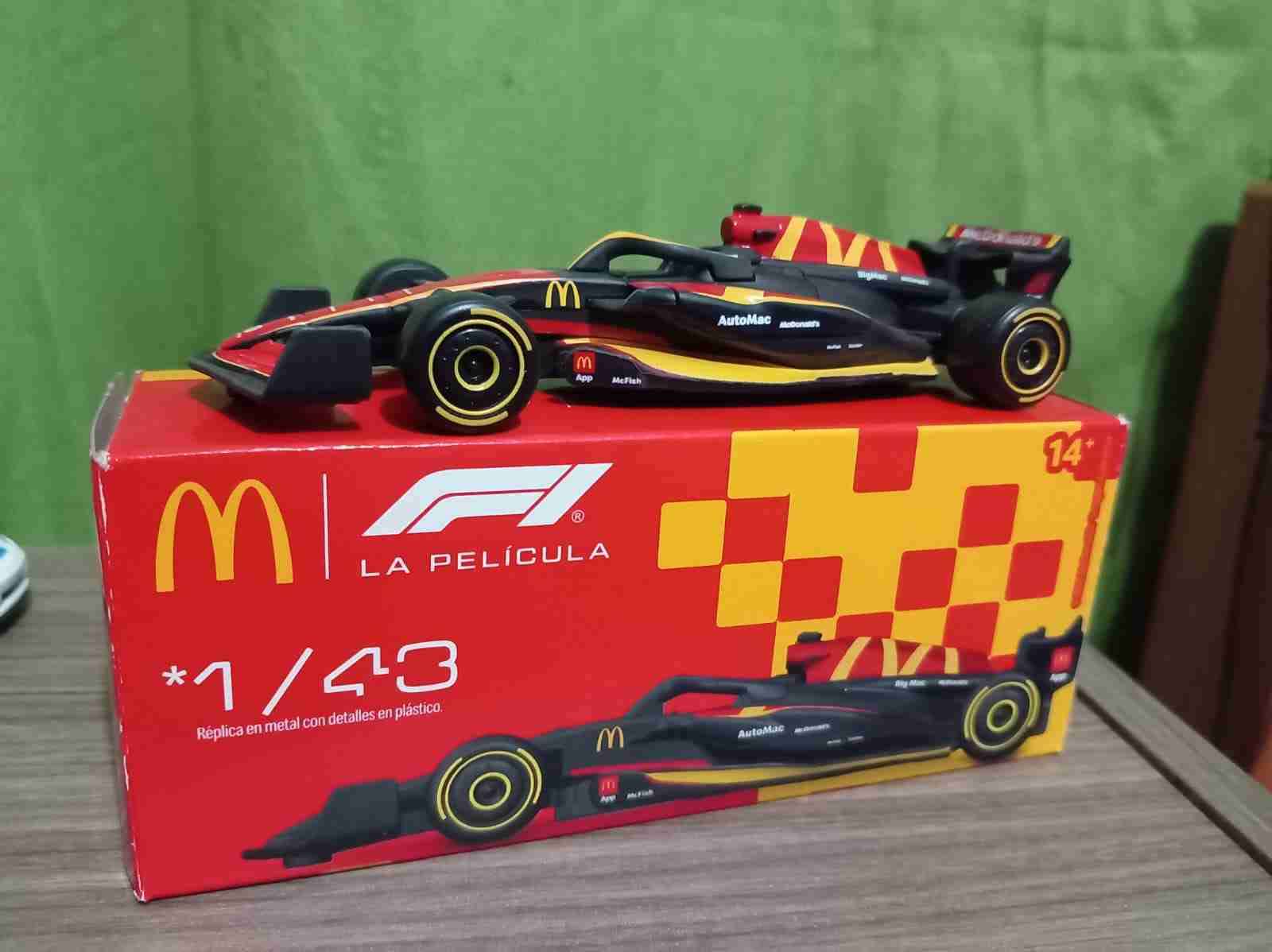 Auto de juguete F1 rojo y amarillo - miniatura 4
