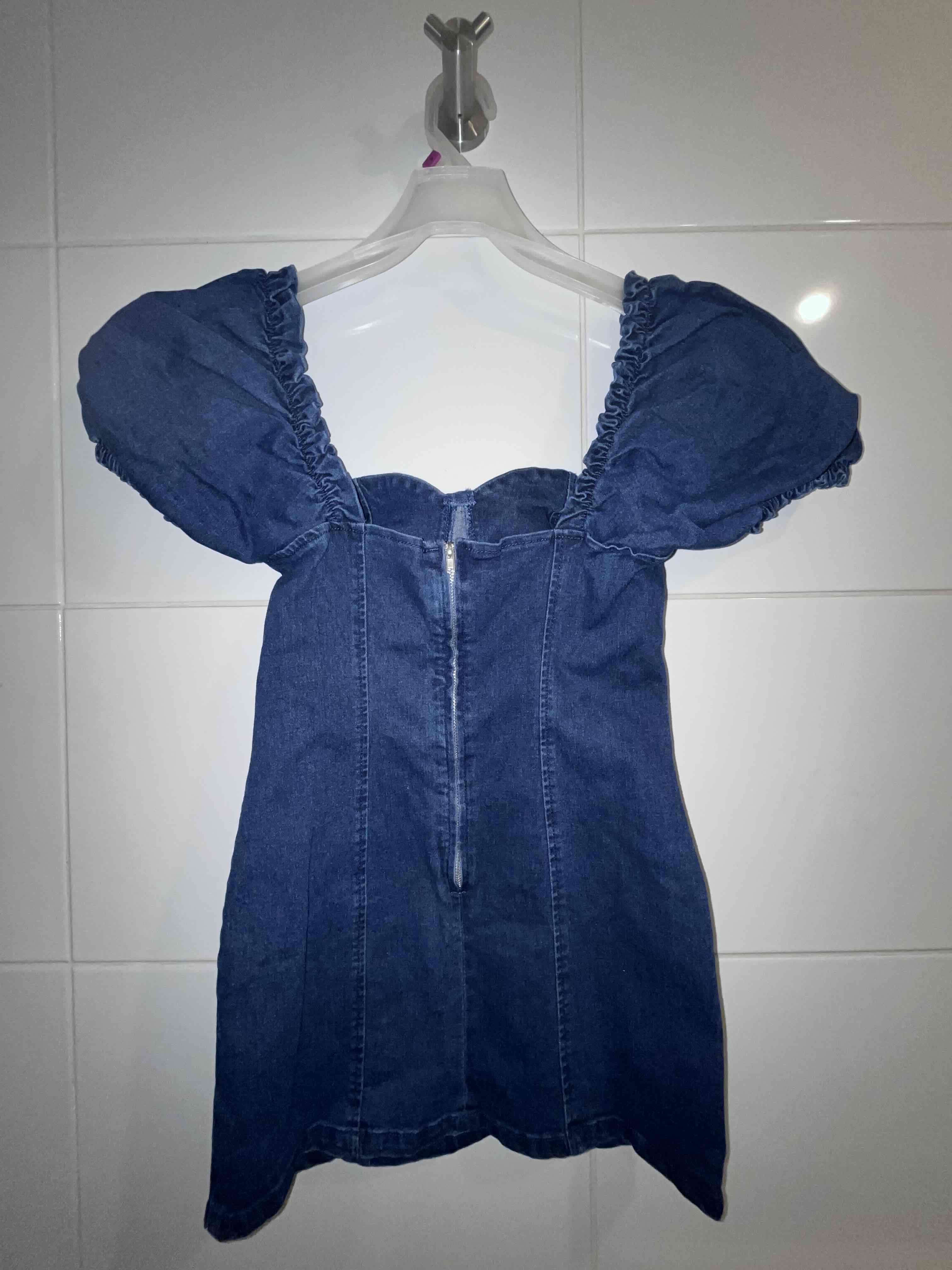 Vestido de mezclilla con mangas abullonadas - miniatura 4