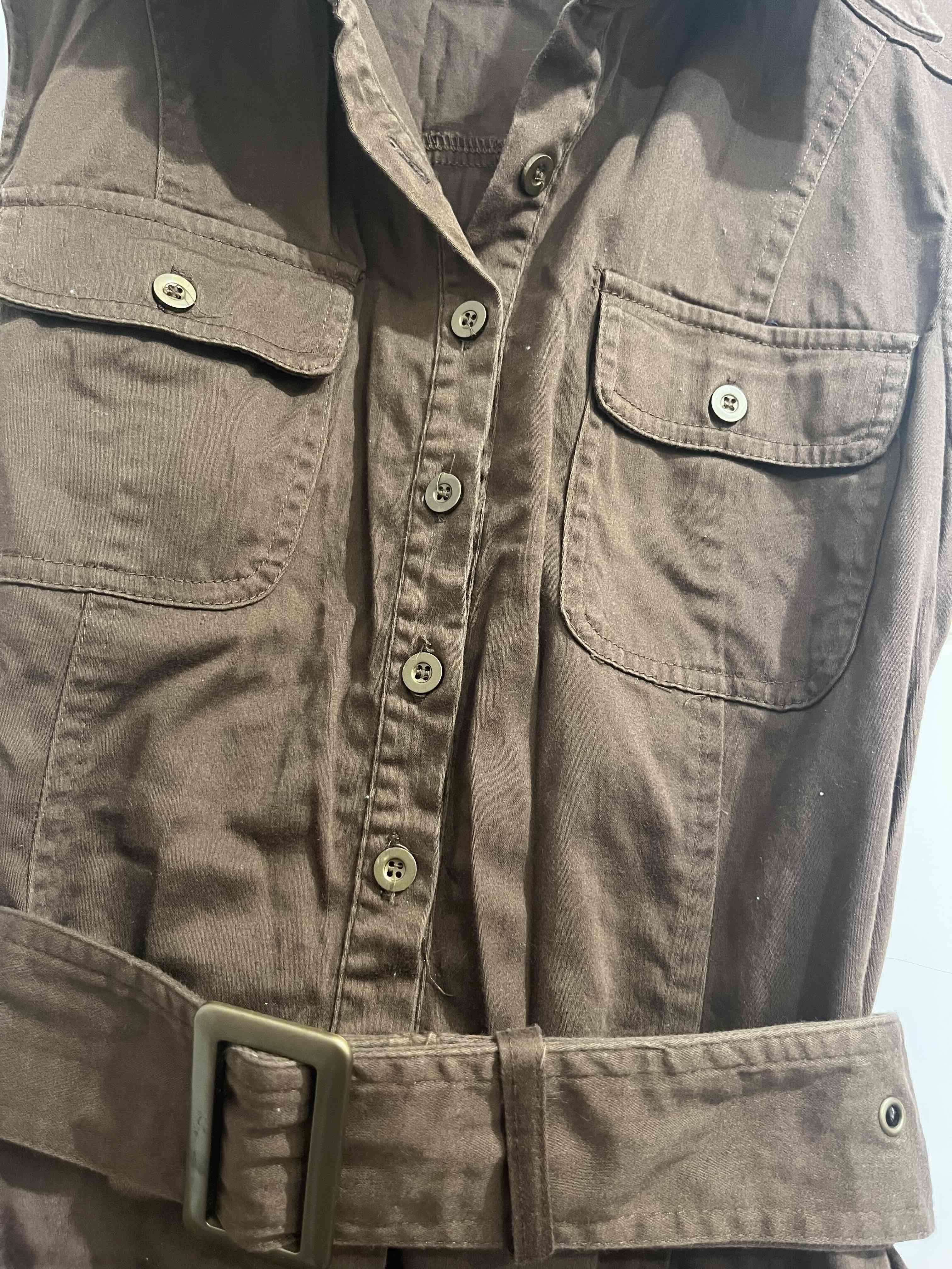 Vestido marrón con cinturón - miniatura 3
