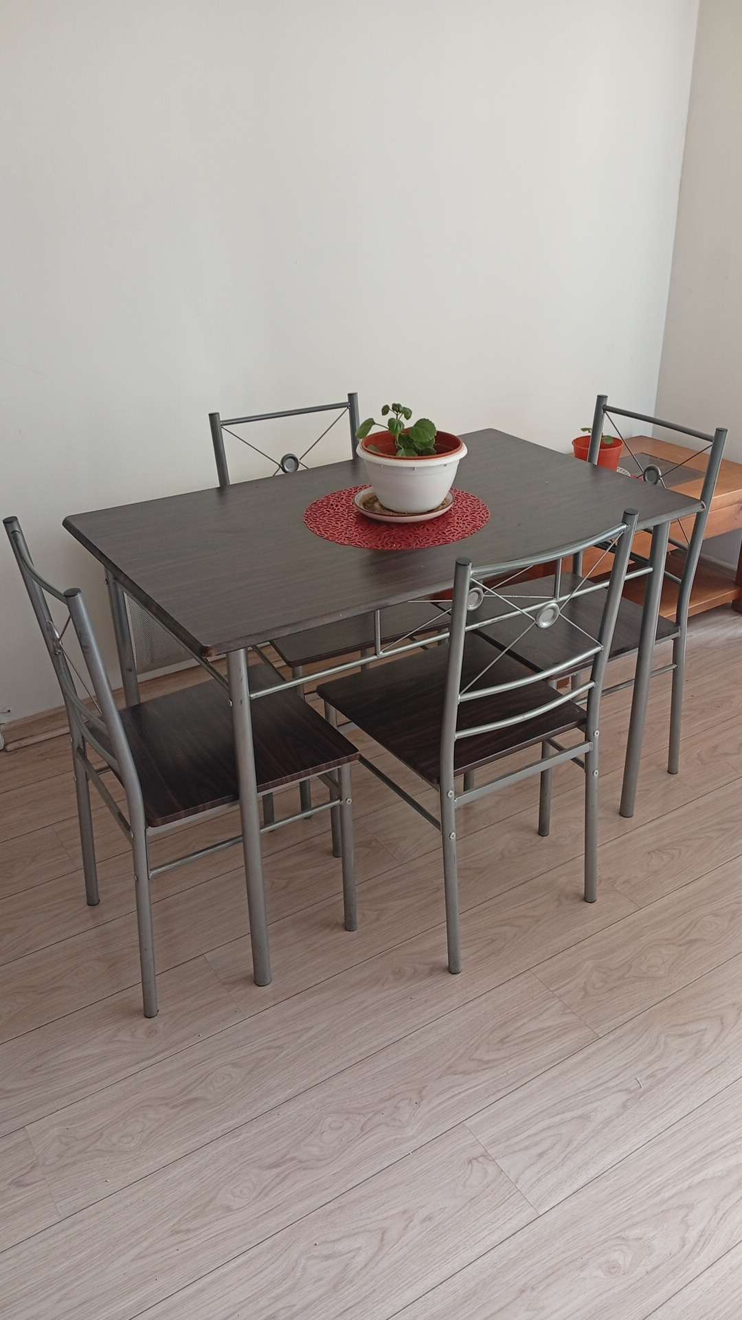 Juego de comedor de metal con 4 sillas