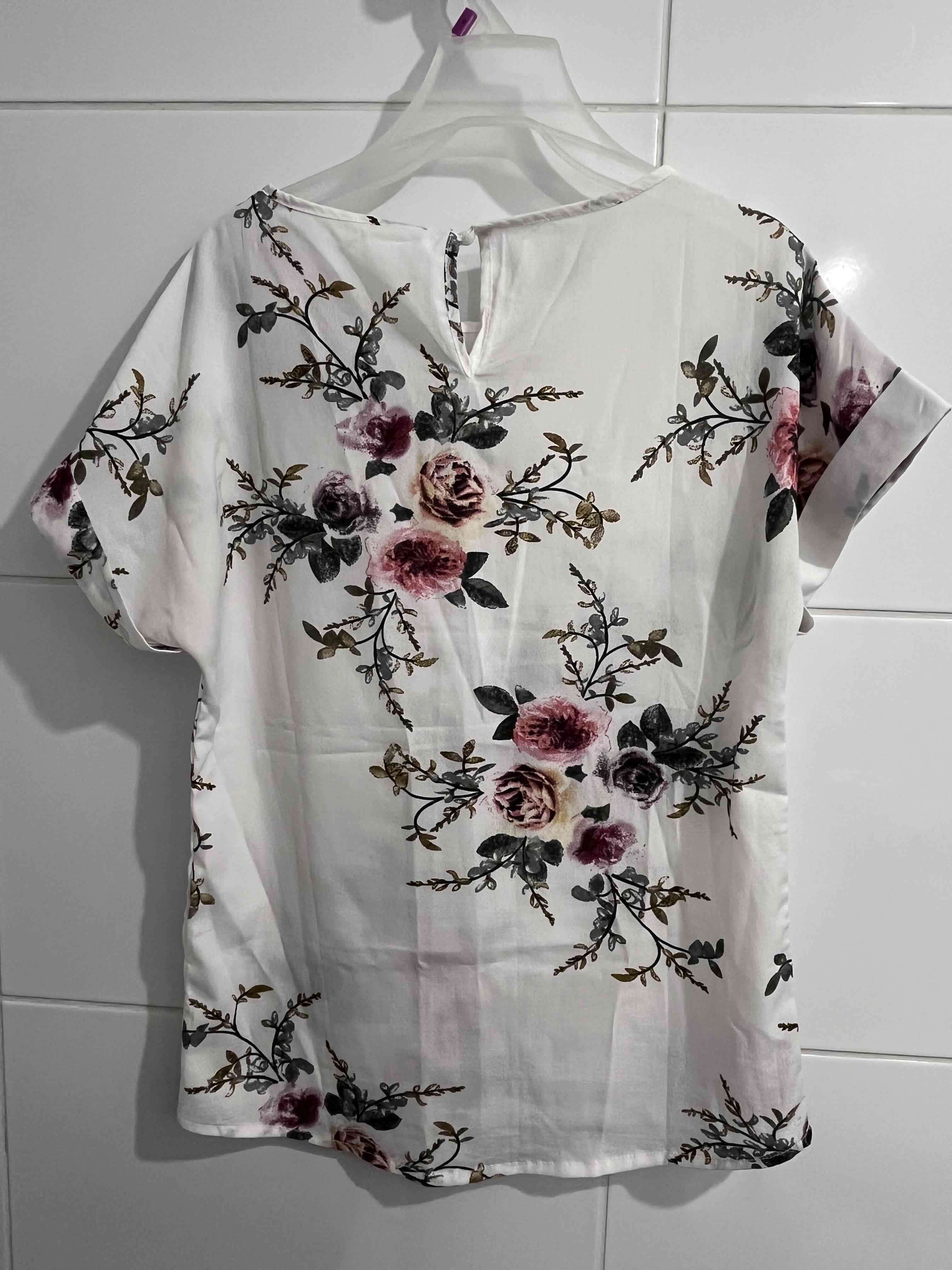 Blusa blanca floreada - miniatura 3