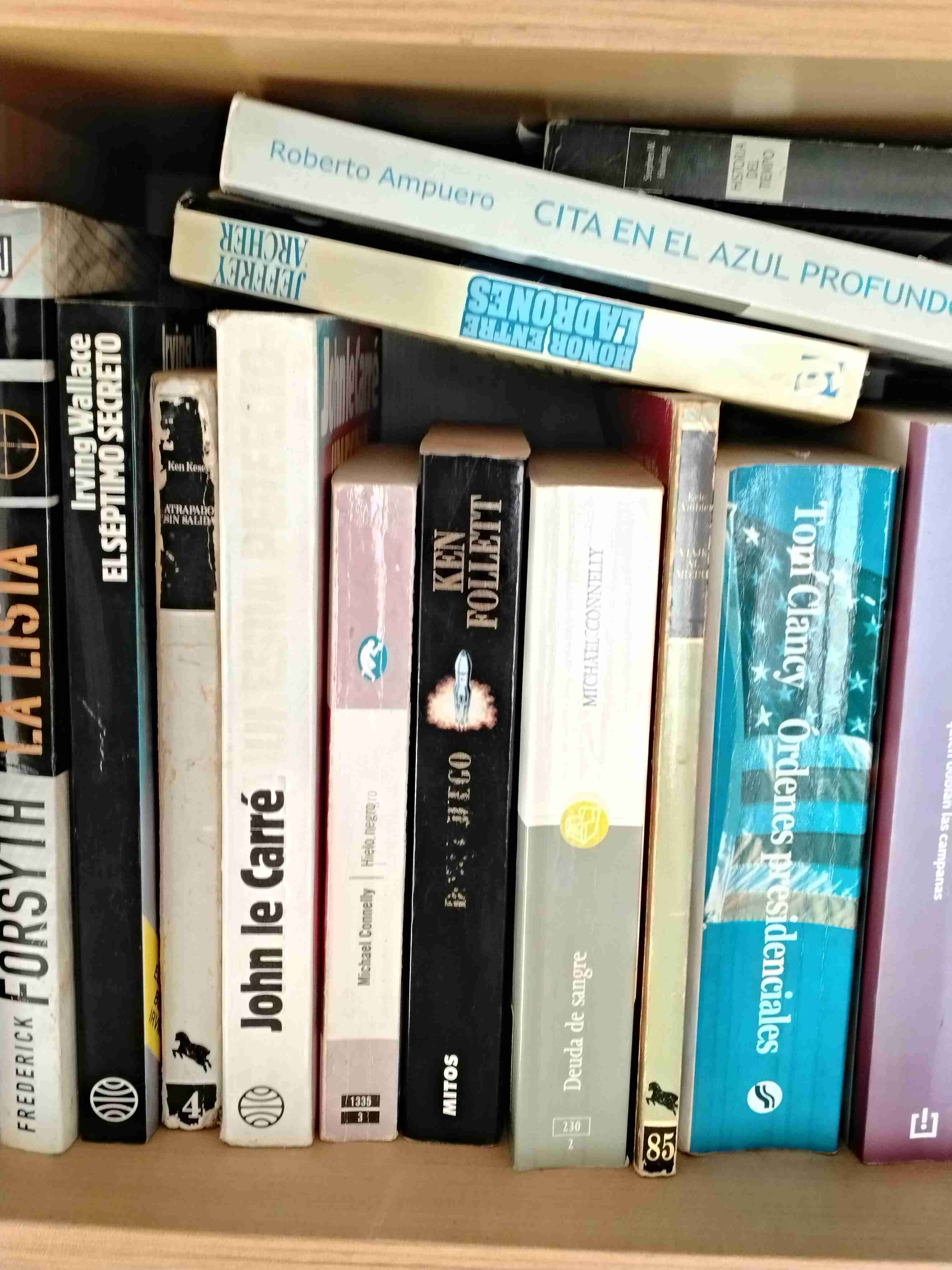 Colección de libros variados - miniatura 2