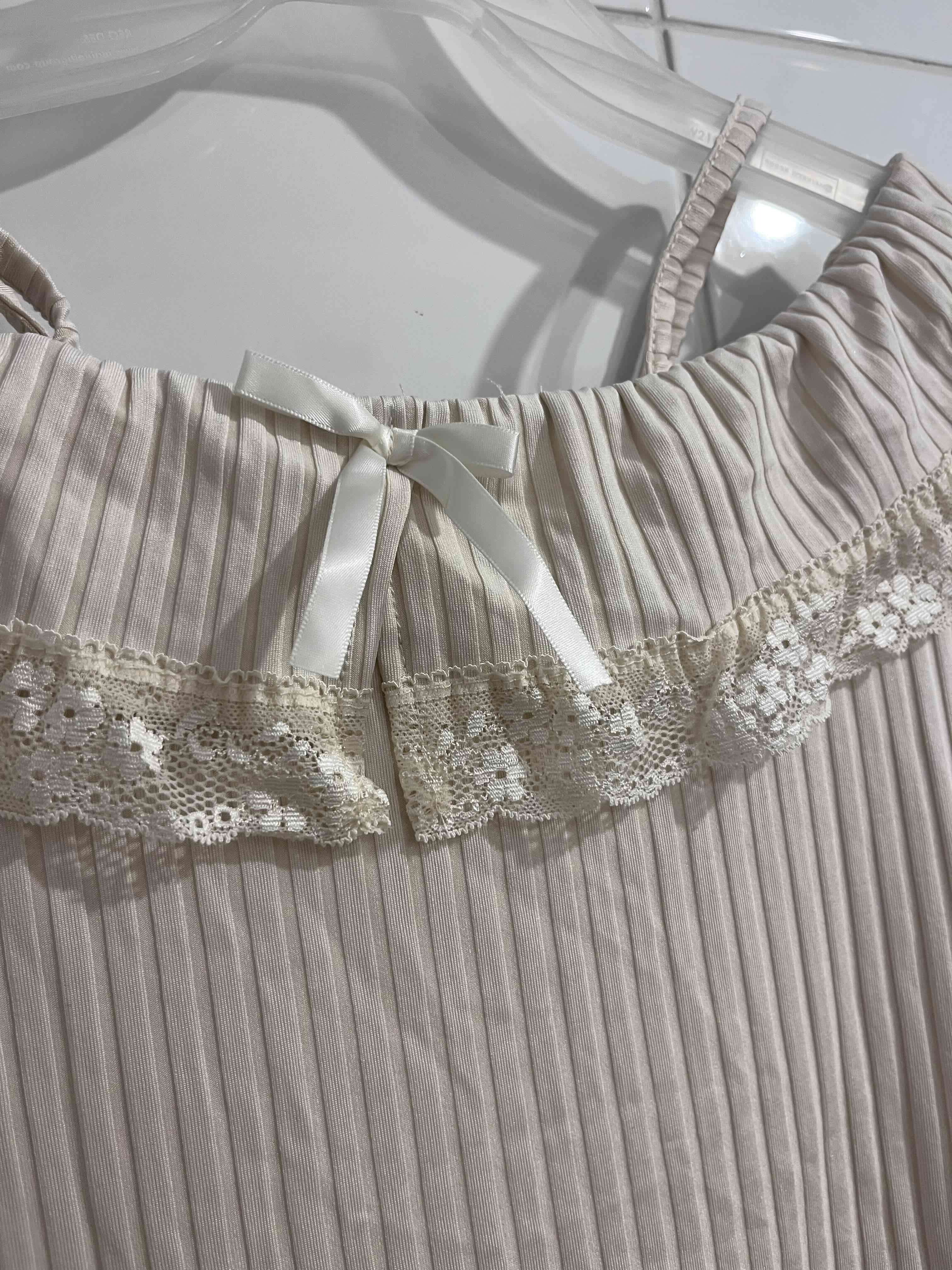 Blusa hombros descubiertos beige - miniatura 2