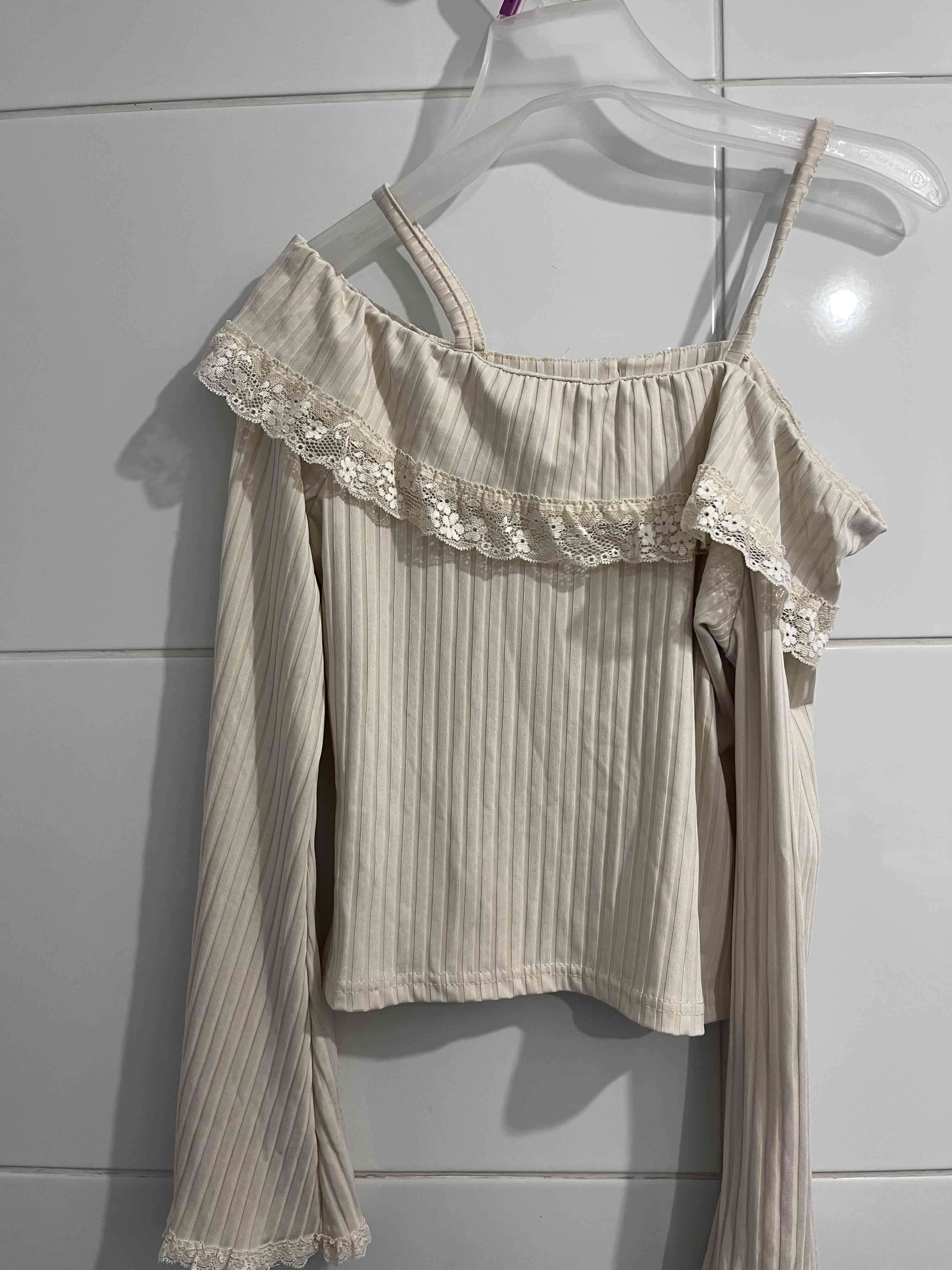 Blusa hombros descubiertos beige - miniatura 4