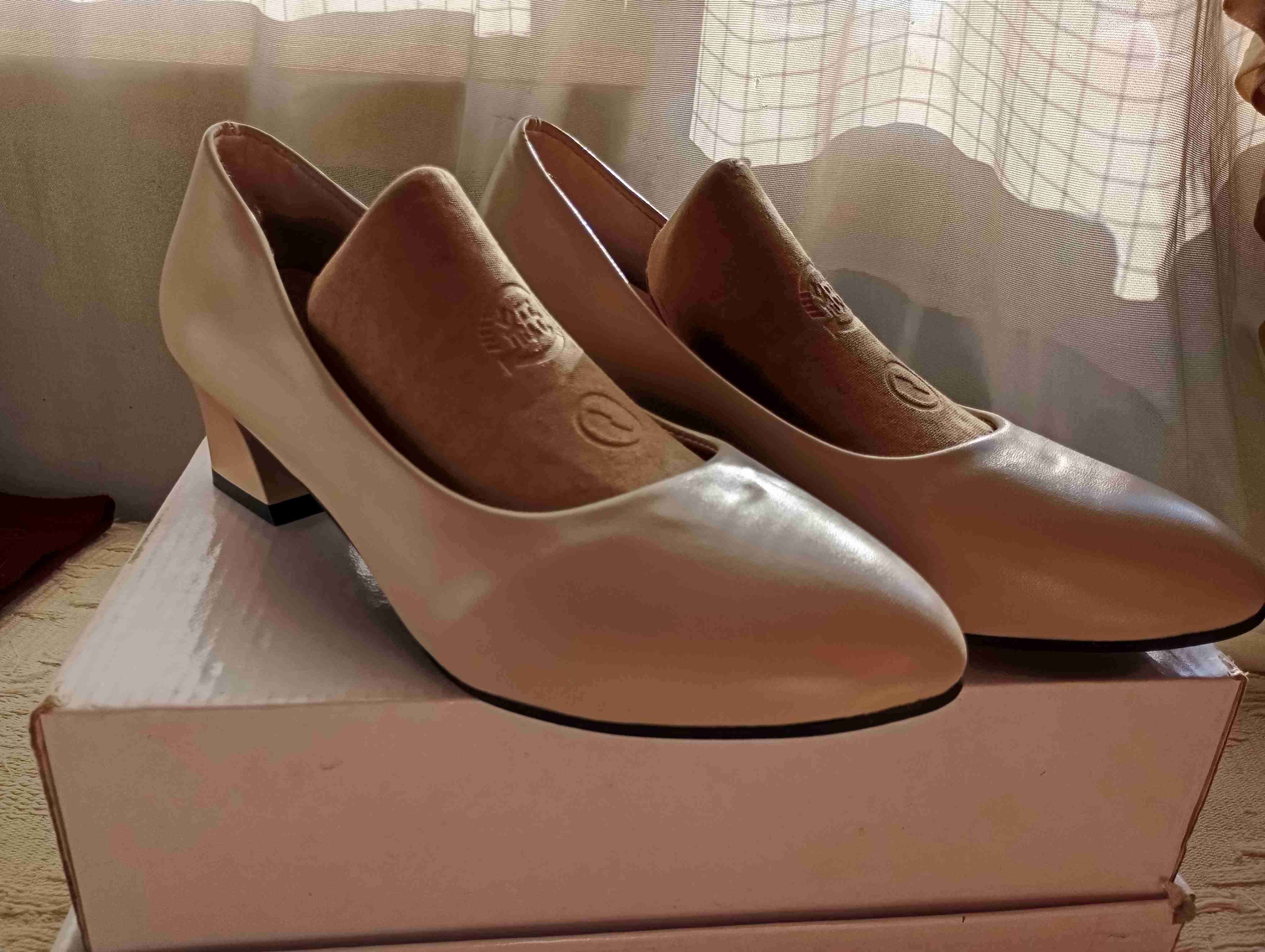 Zapatos de tacón beige - miniatura 4
