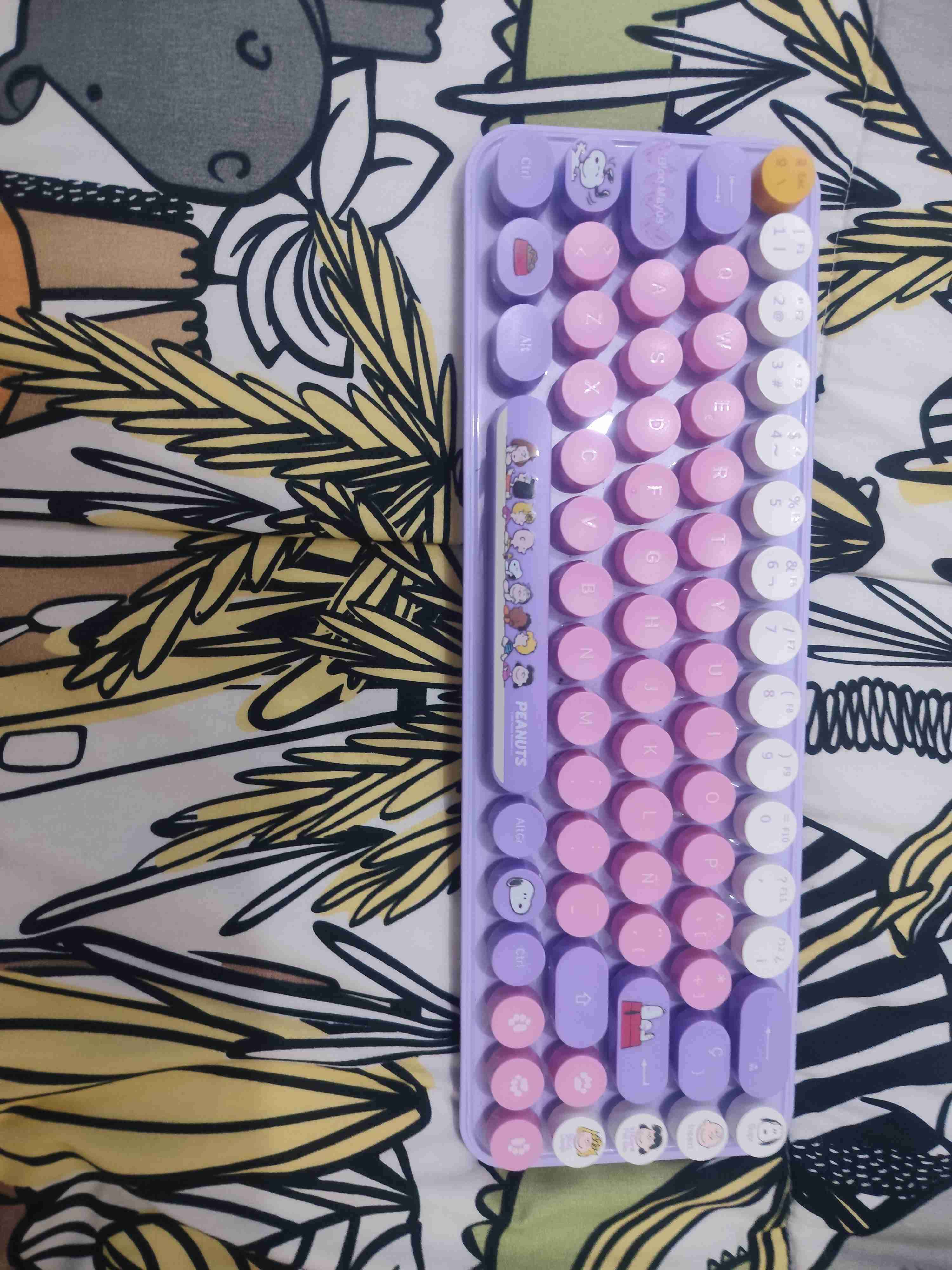 Teclado rosa y lila Peanuts de miniso - miniatura 1